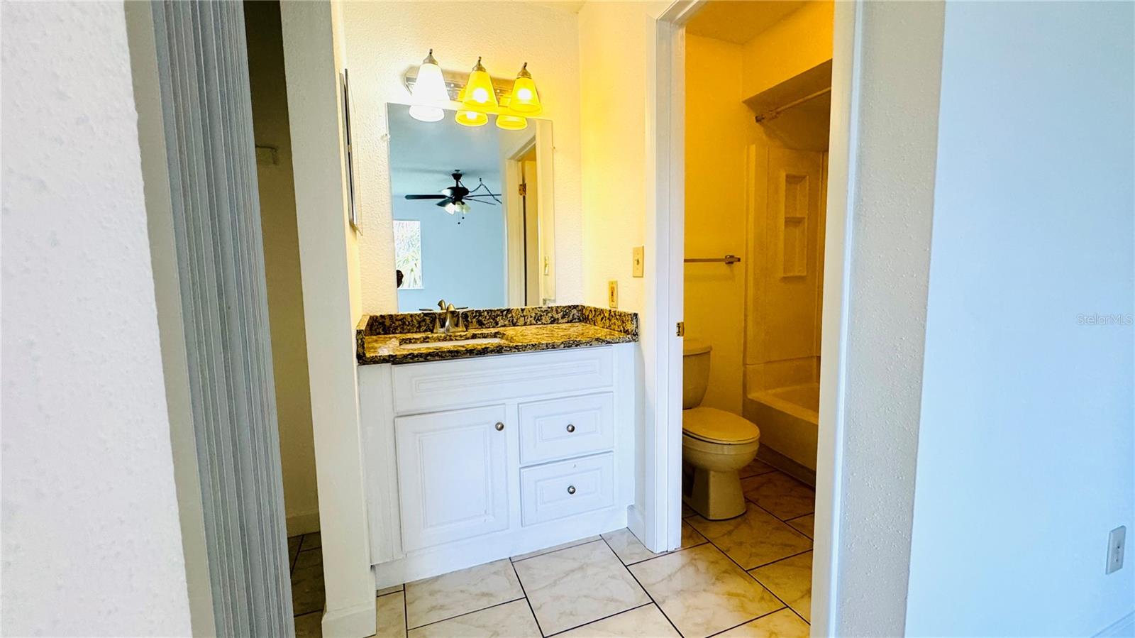 Image 22 of 30 For 2915 Winkler Avenue 811