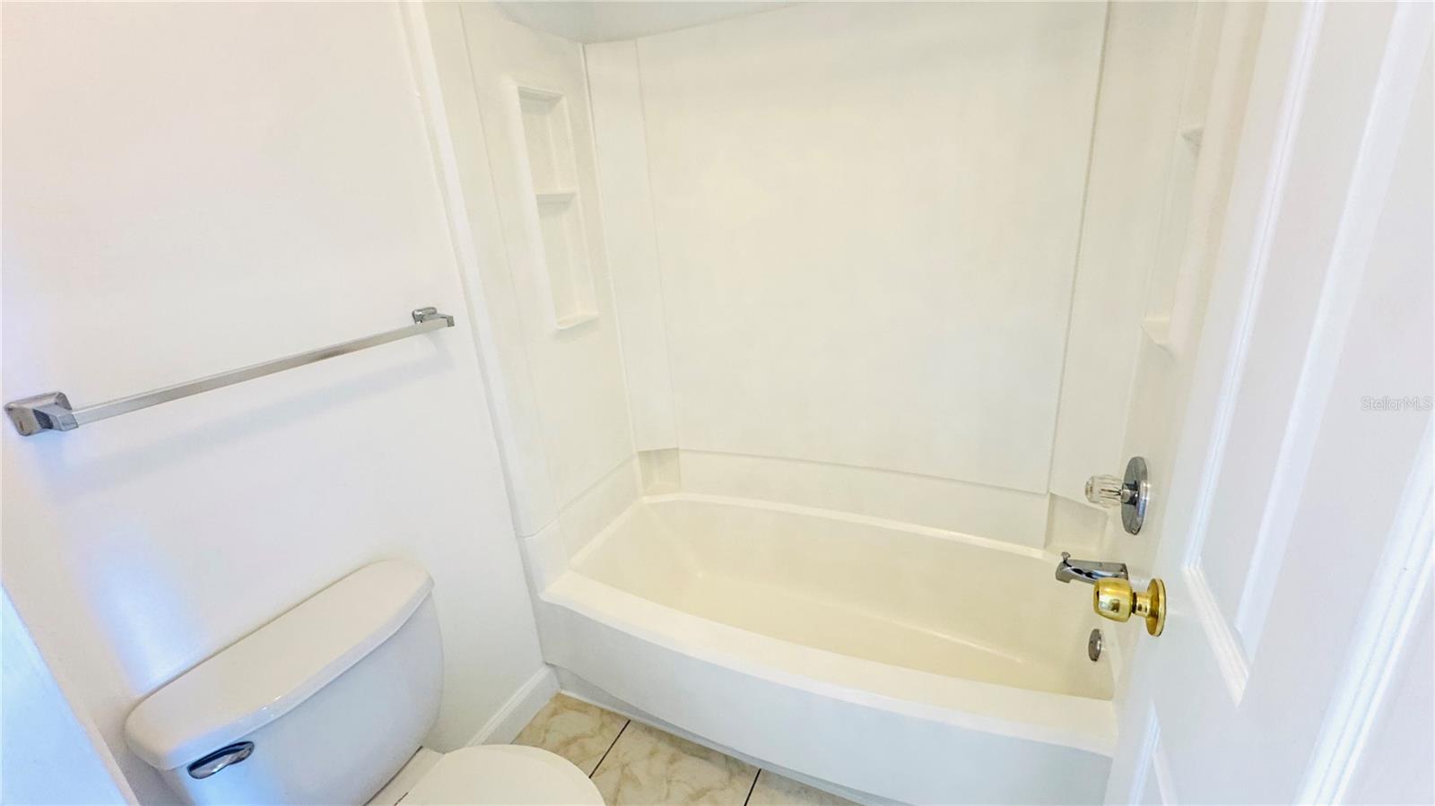 Image 23 of 30 For 2915 Winkler Avenue 811