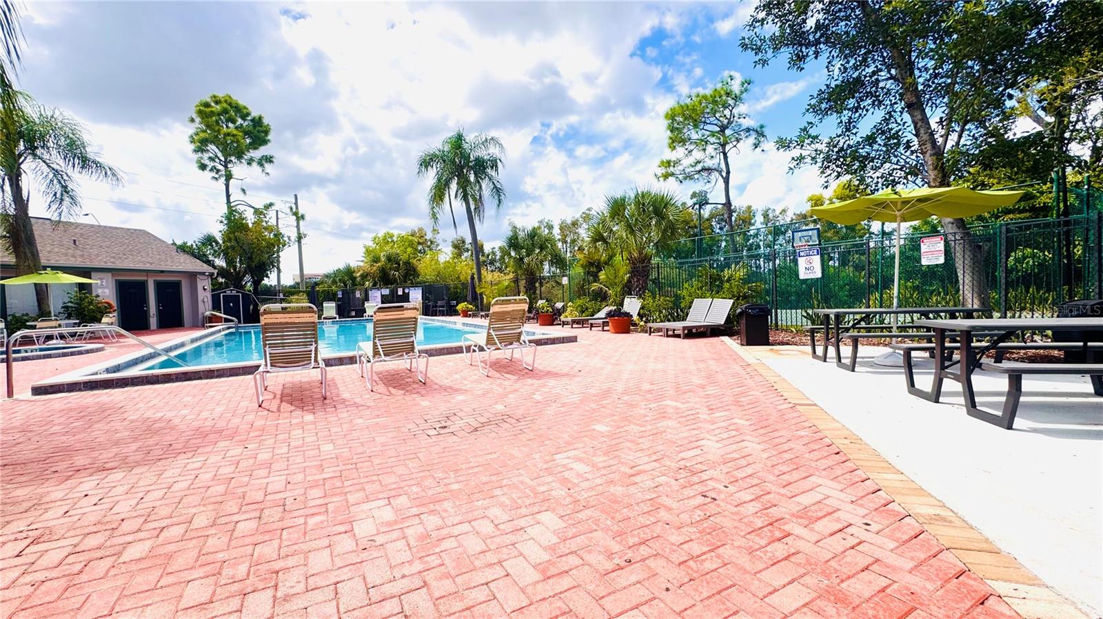 Image 27 of 30 For 2915 Winkler Avenue 811