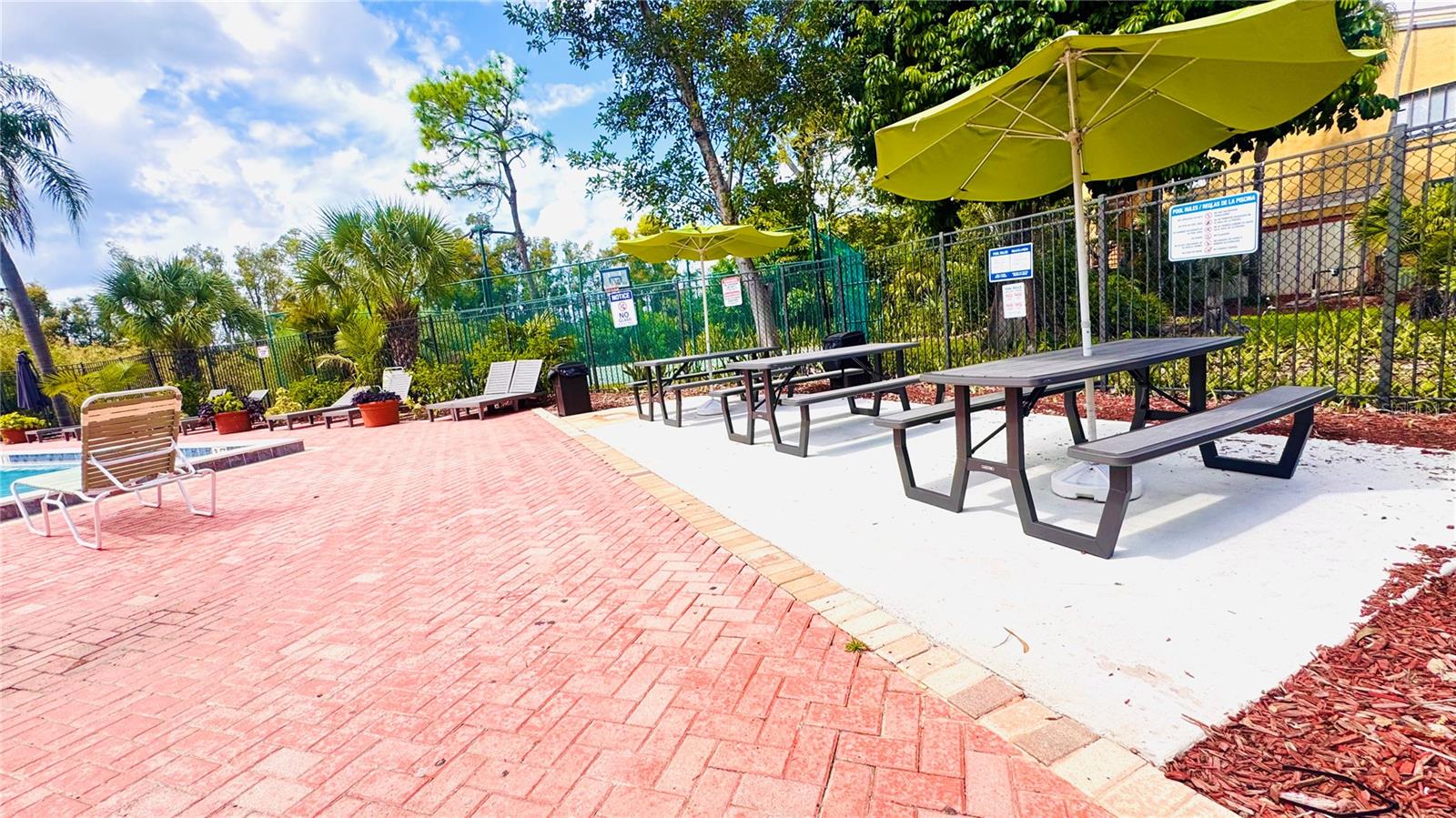 Image 28 of 30 For 2915 Winkler Avenue 811