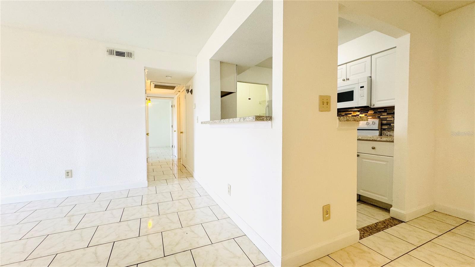 Image 4 of 30 For 2915 Winkler Avenue 811