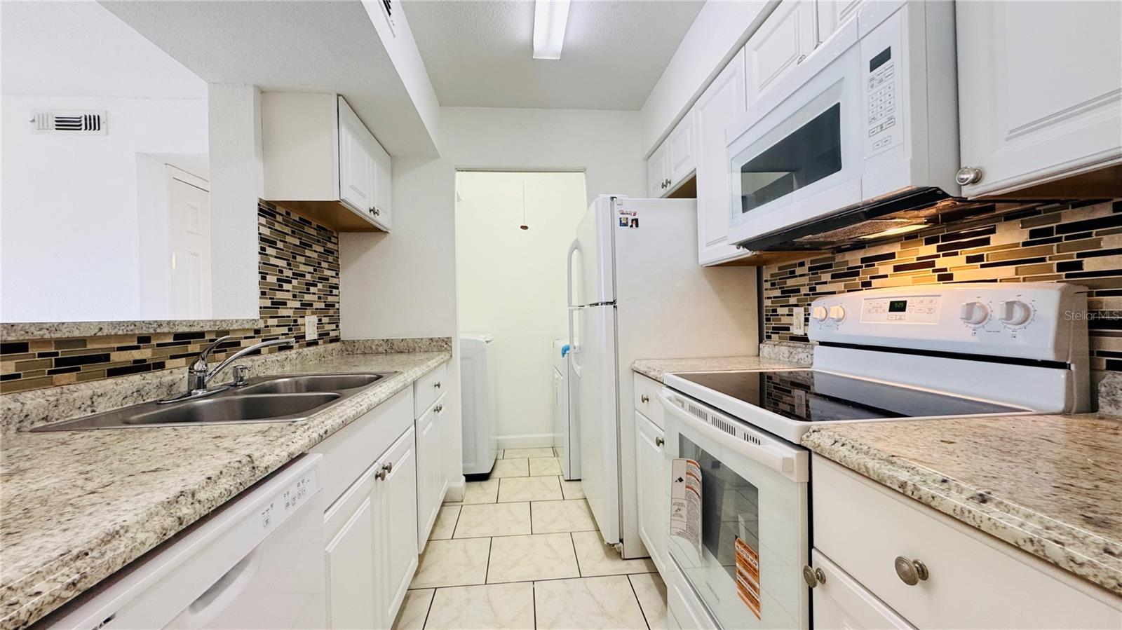 Image 7 of 30 For 2915 Winkler Avenue 811