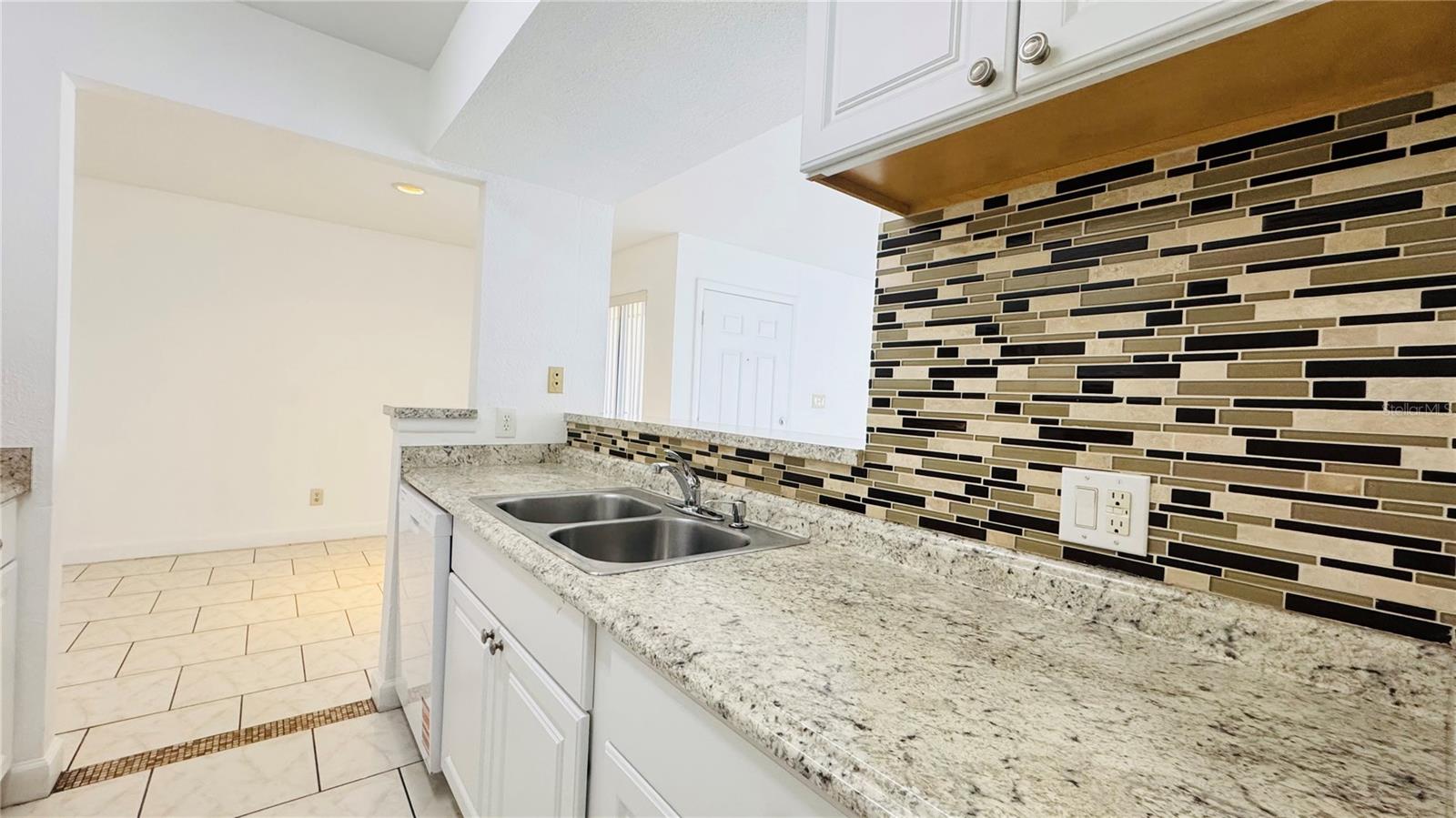 Image 8 of 30 For 2915 Winkler Avenue 811