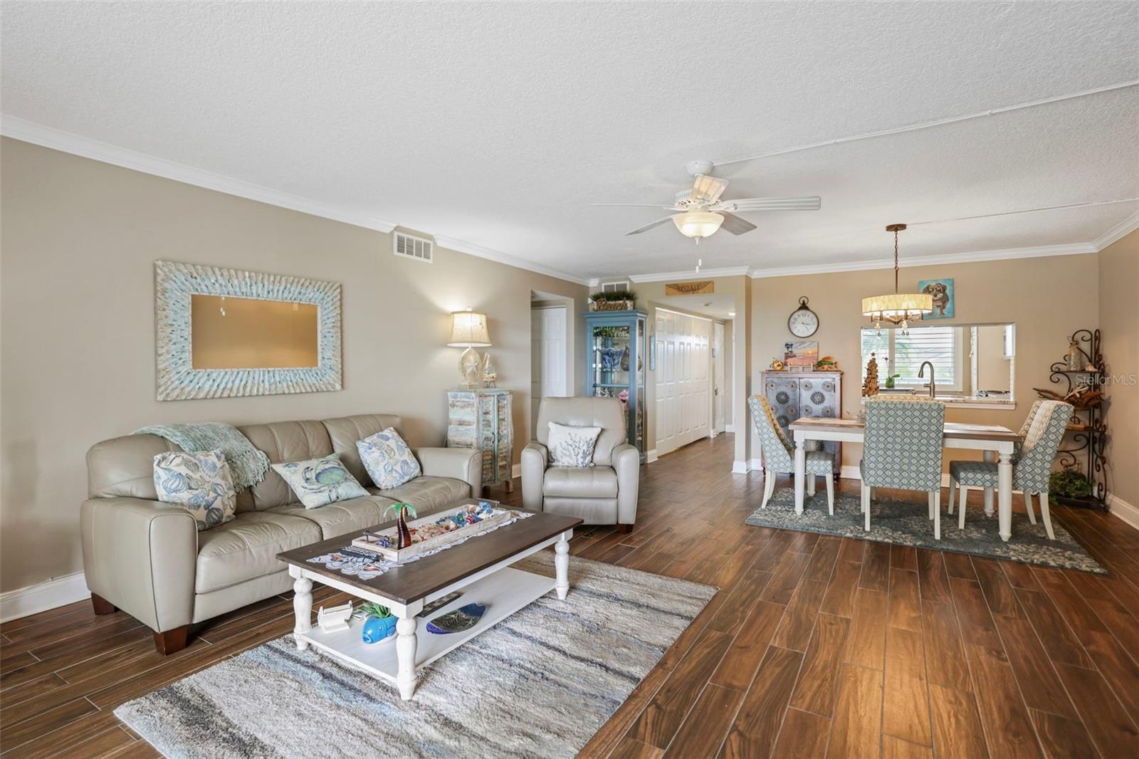 Image 15 of 51 For 1581 Gulf Boulevard 203n