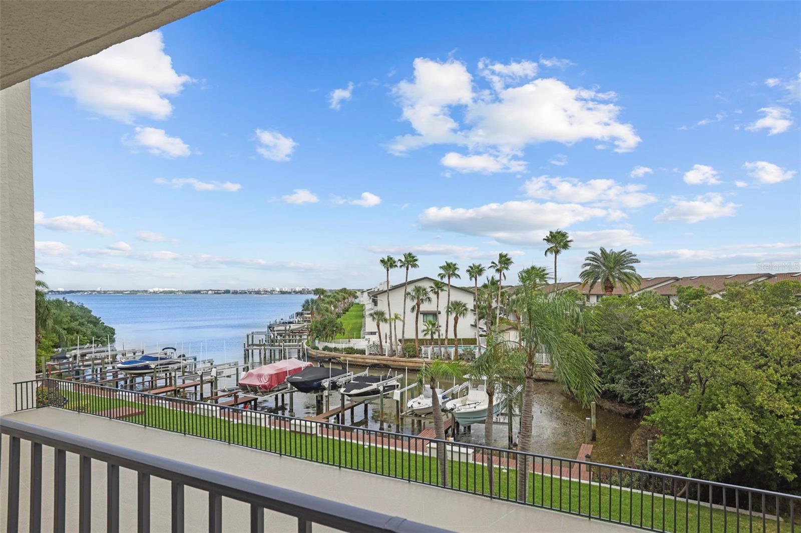 Image 37 of 51 For 1581 Gulf Boulevard 203n