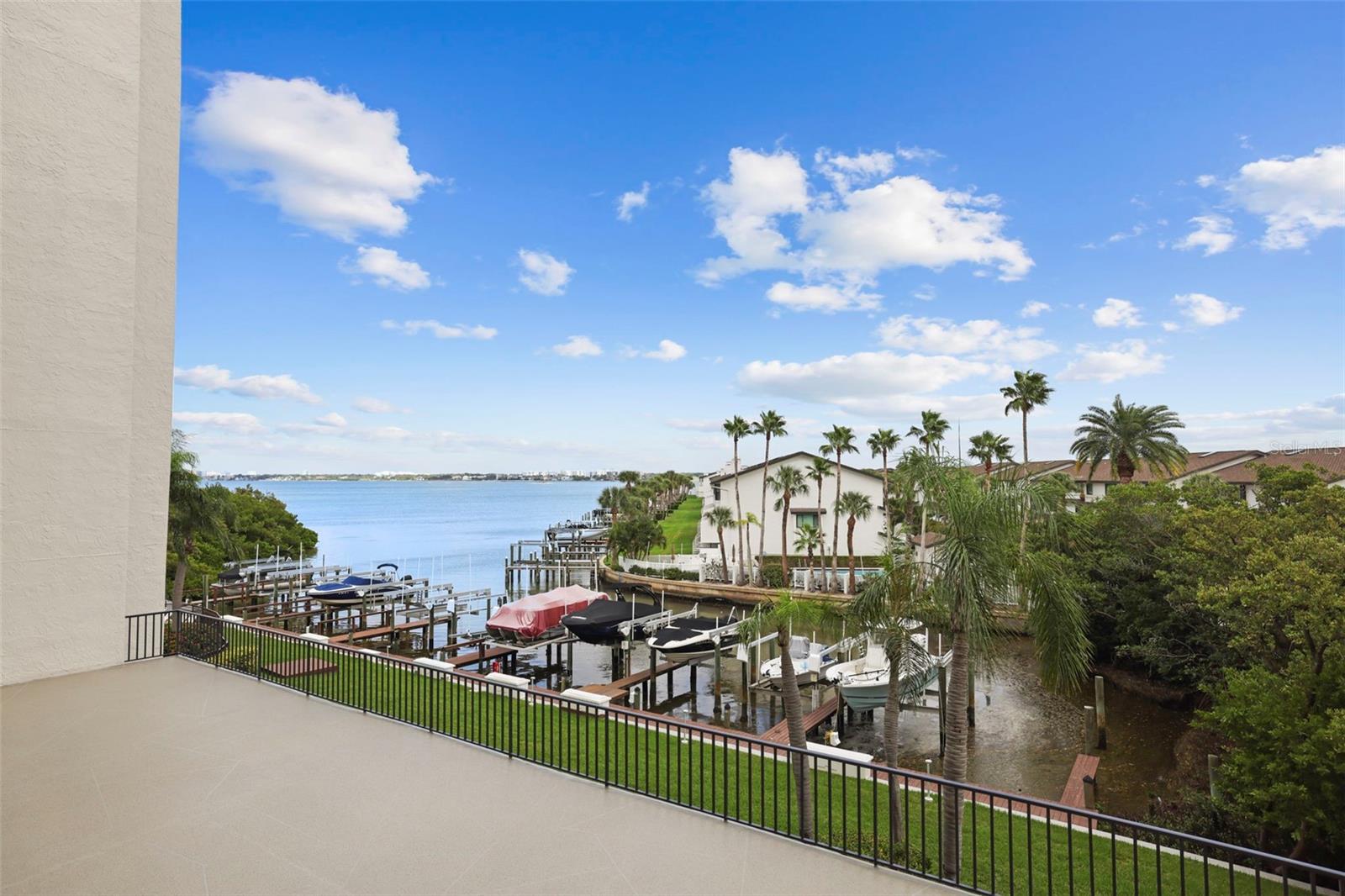Image 38 of 51 For 1581 Gulf Boulevard 203n
