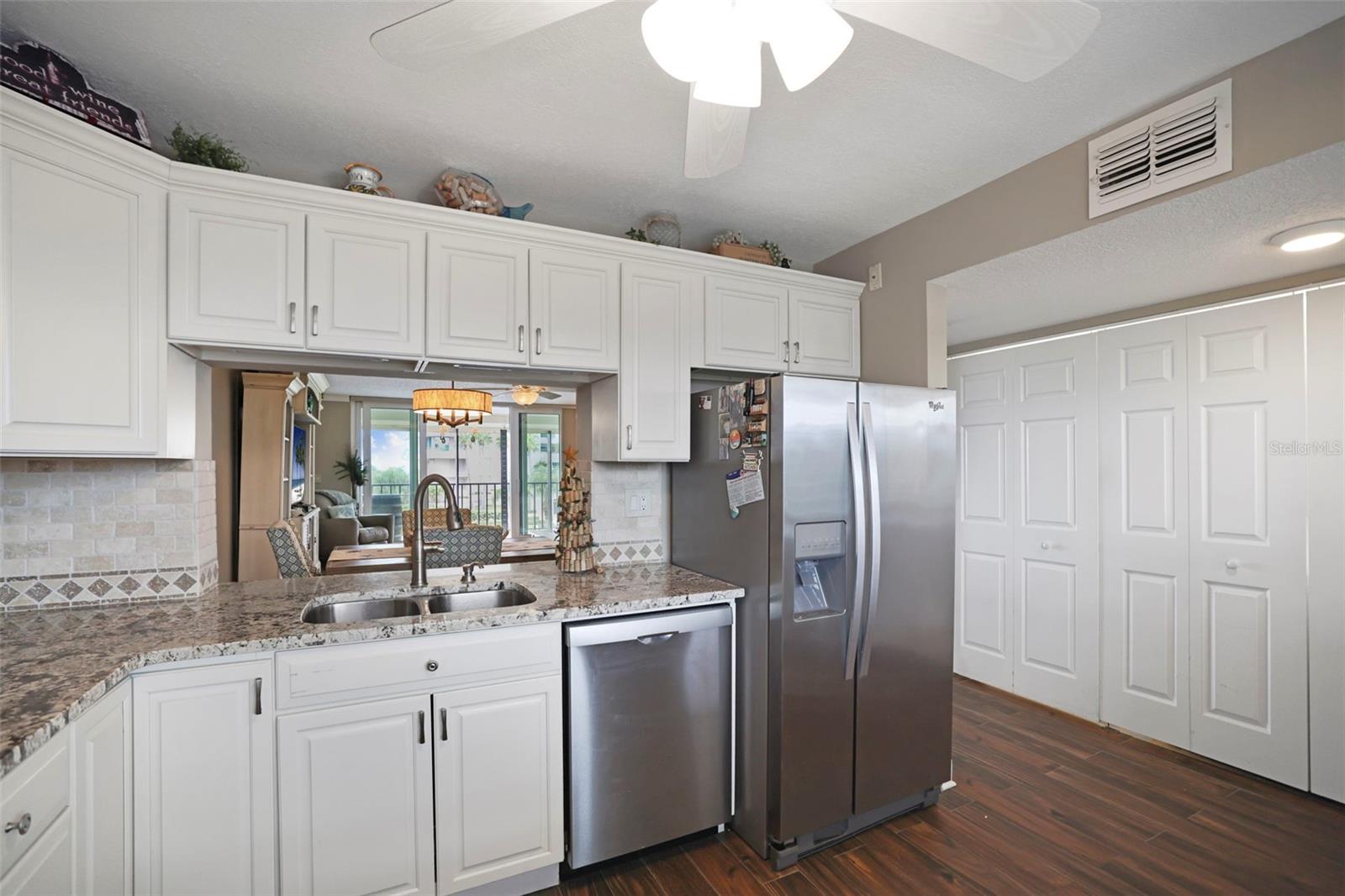 Image 4 of 51 For 1581 Gulf Boulevard 203n