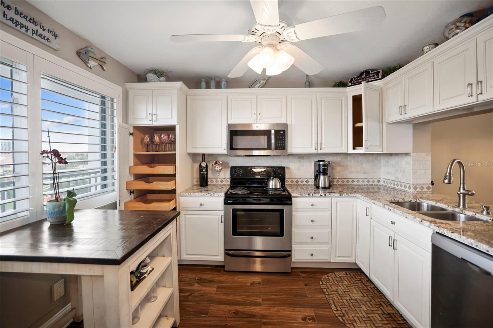 Image 7 of 51 For 1581 Gulf Boulevard 203n