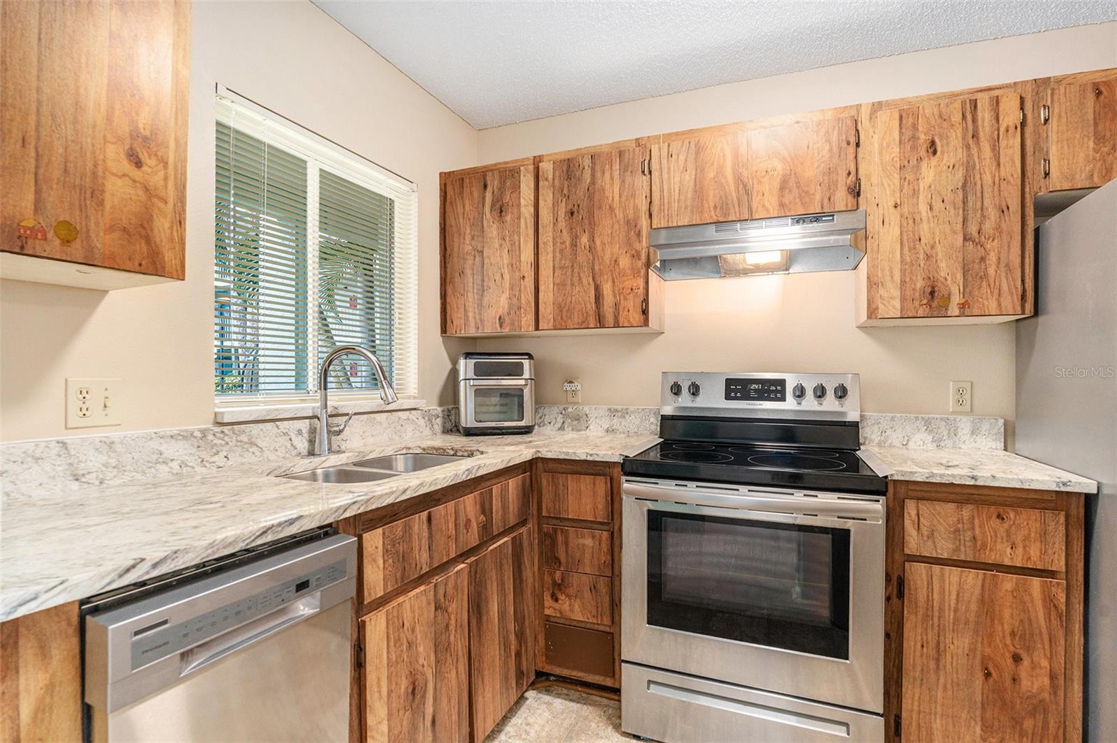 Image 10 of 27 For 801 83rd Avenue N 127