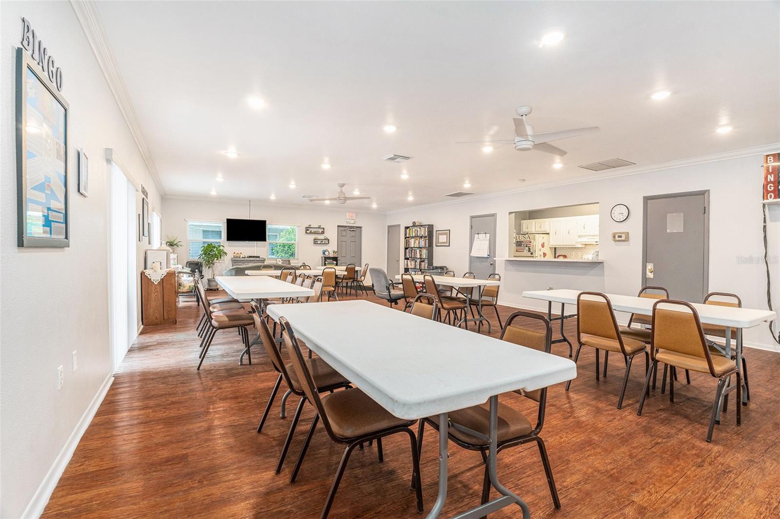 Image 21 of 27 For 801 83rd Avenue N 127