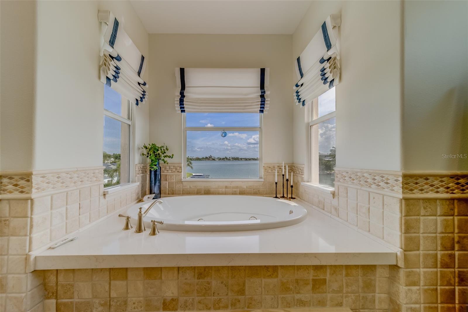 Image 13 of 99 For 362 41st Avenue