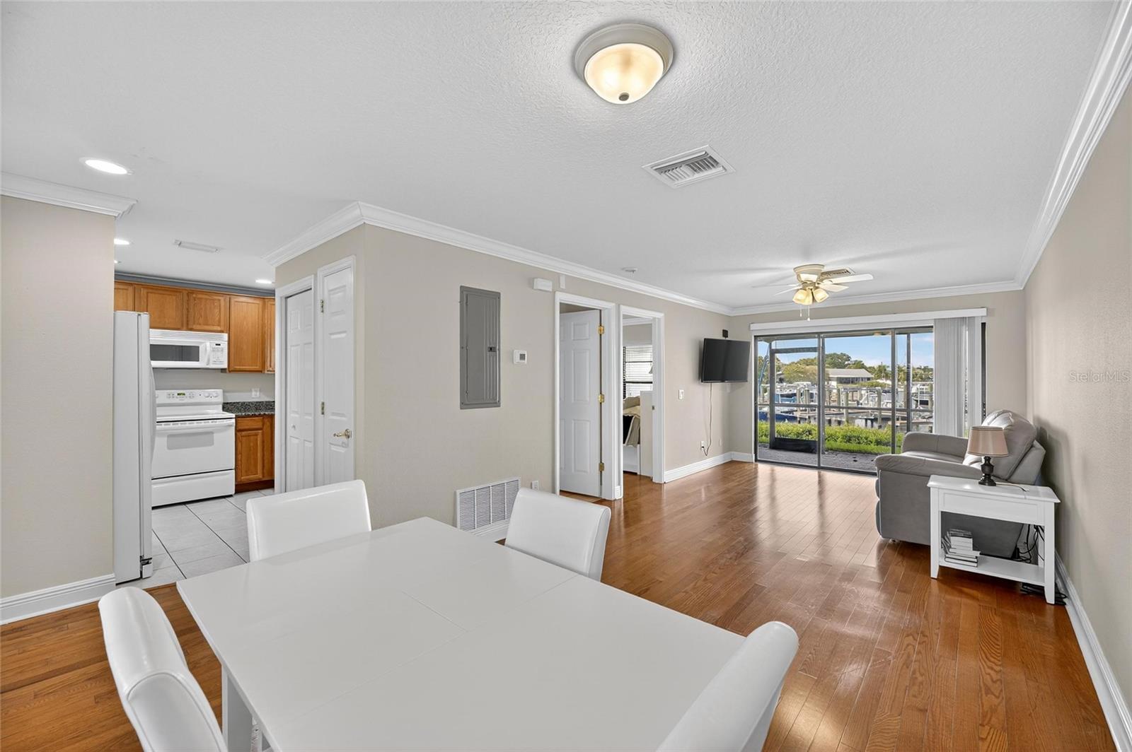 Image 14 of 58 For 620 Yardarm Drive 10