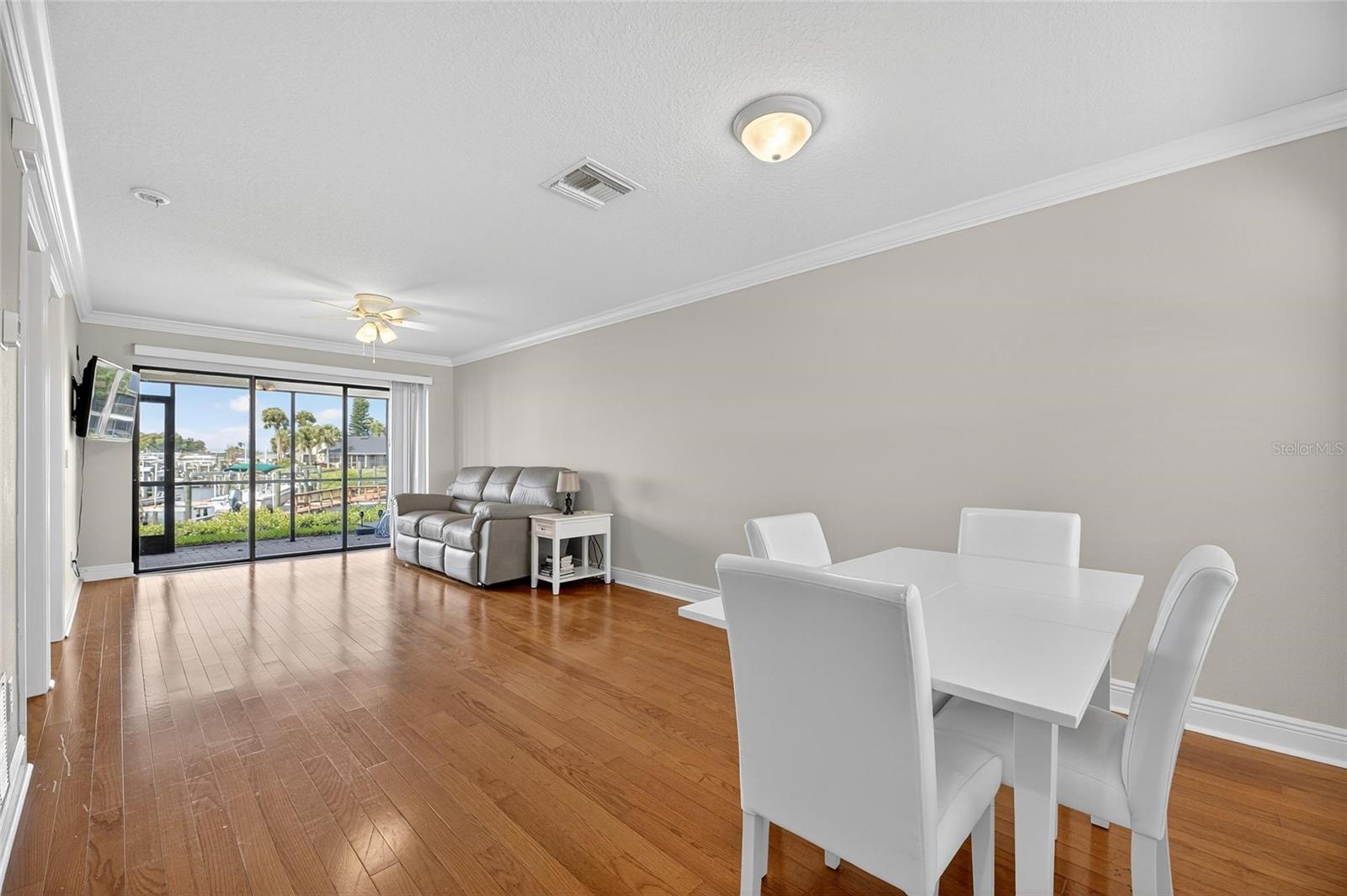 Image 15 of 58 For 620 Yardarm Drive 10