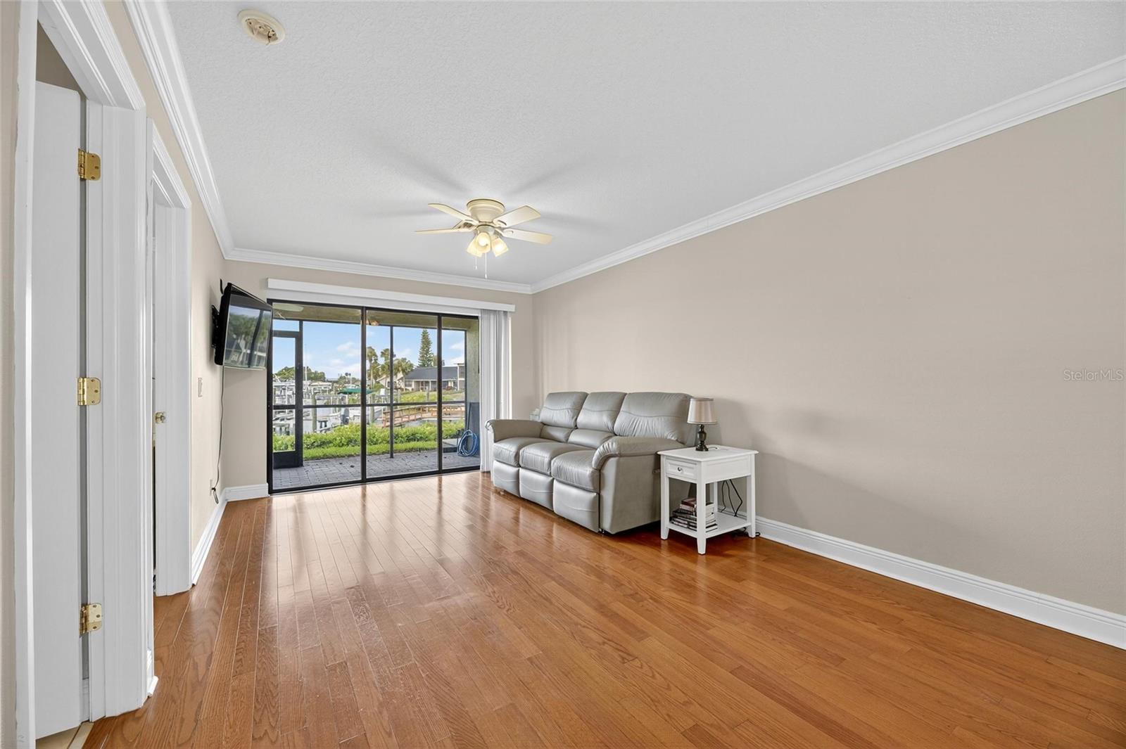 Image 18 of 58 For 620 Yardarm Drive 10