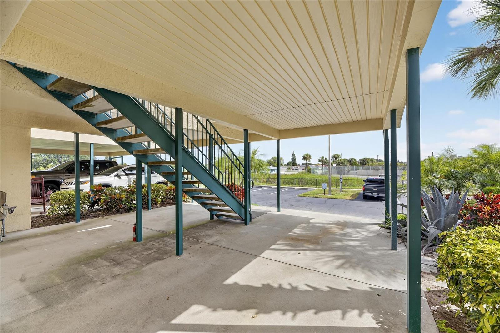 Image 6 of 58 For 620 Yardarm Drive 10