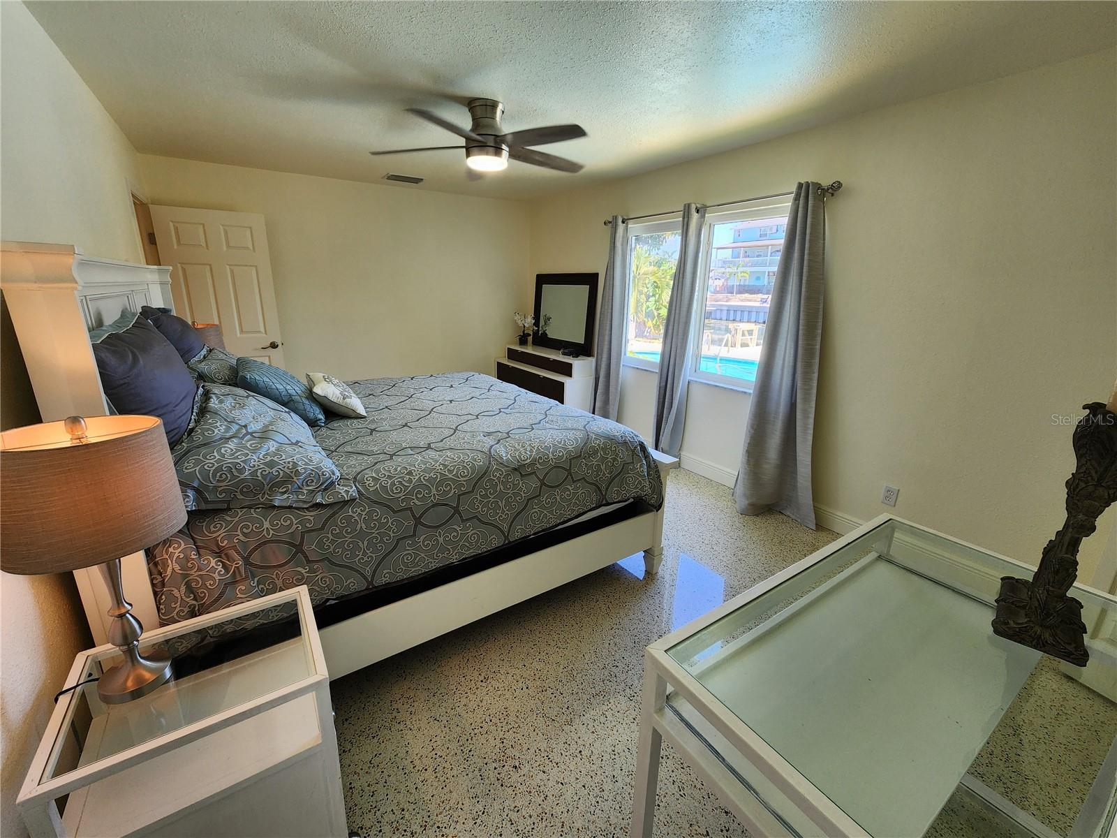 Image 18 of 27 For 3790 Beach Drive Se