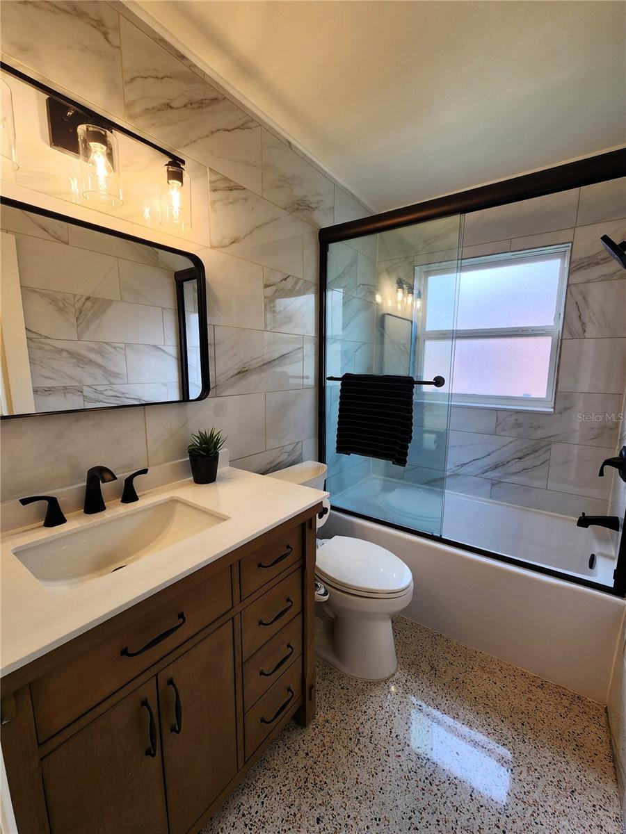 Image 21 of 27 For 3790 Beach Drive Se
