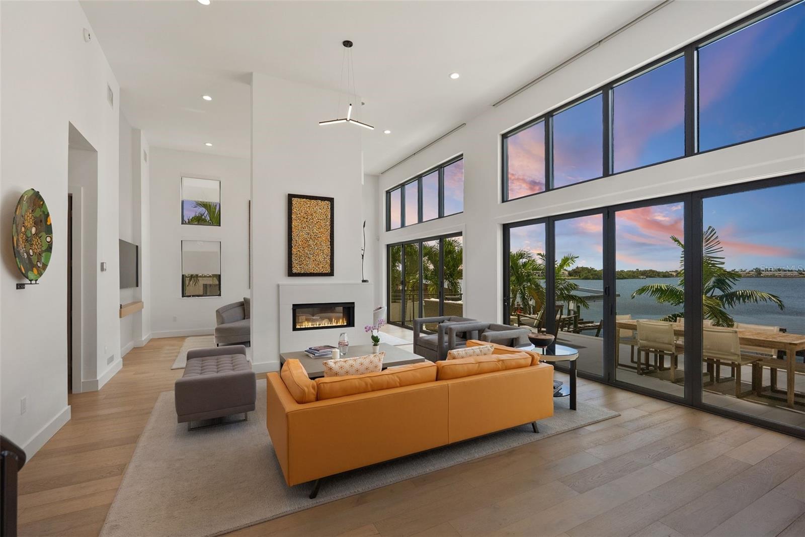 Image 11 of 81 For 2501 Sunrise Drive Se