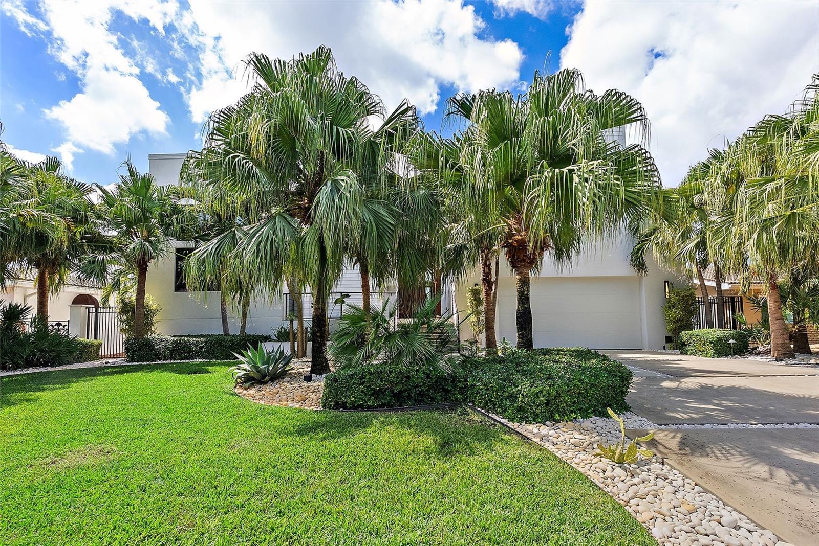Image 2 of 81 For 2501 Sunrise Drive Se