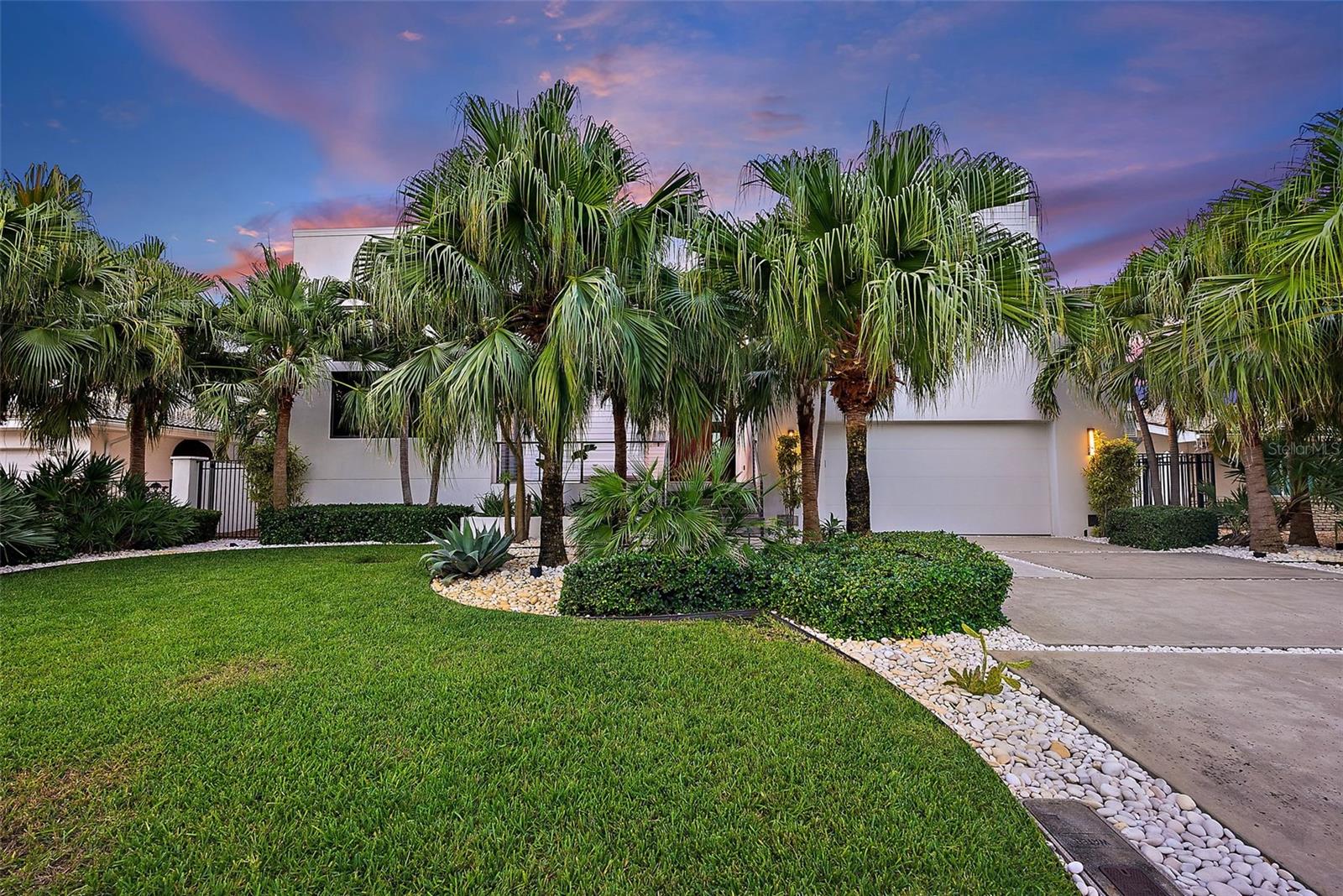Image 5 of 81 For 2501 Sunrise Drive Se