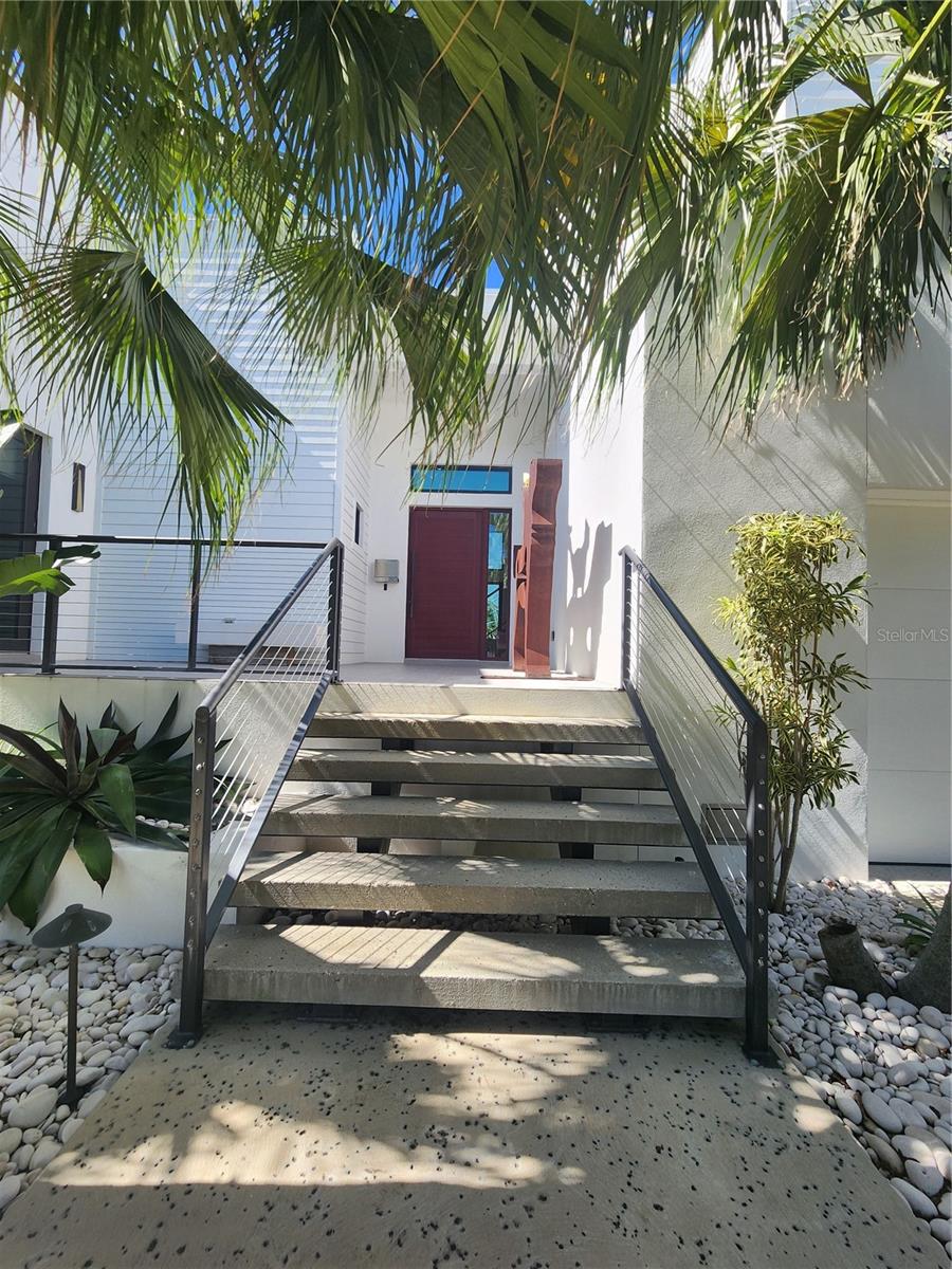 Image 6 of 81 For 2501 Sunrise Drive Se
