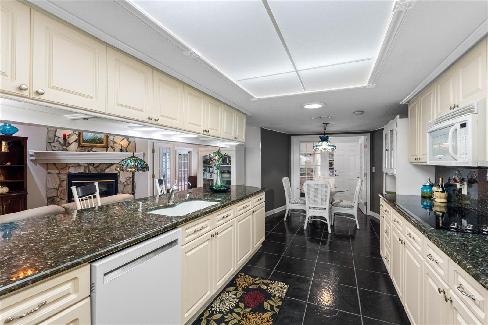 Image 21 of 59 For 8528 Thrasher Court