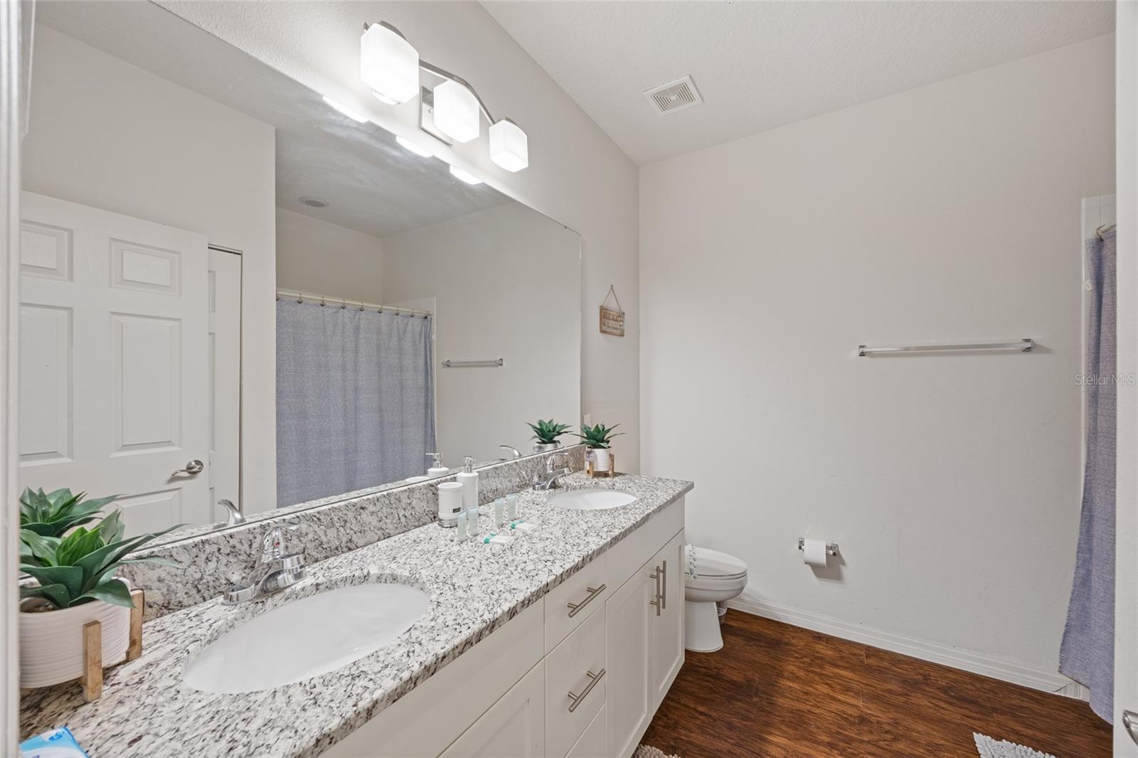 Image 12 of 32 For 8945 Shine Drive