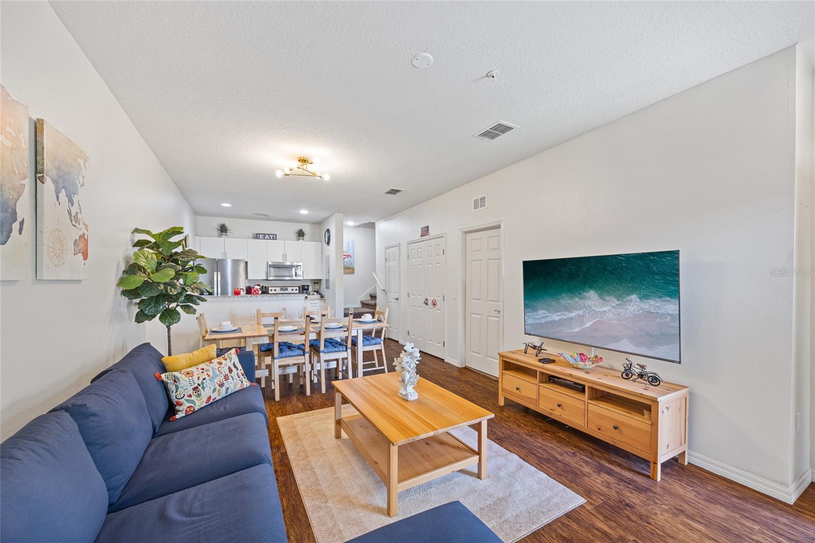 Image 3 of 32 For 8945 Shine Drive