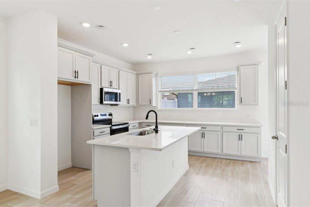 Image 12 of 36 For 17580 Northlake Grove Drive