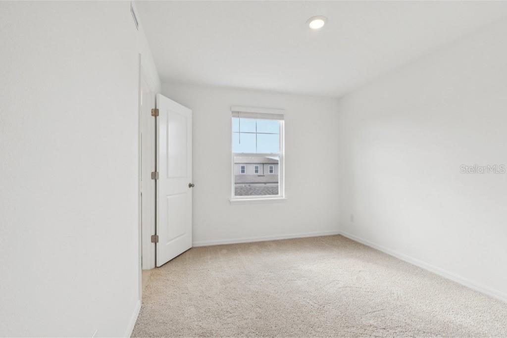 Image 21 of 36 For 17580 Northlake Grove Drive