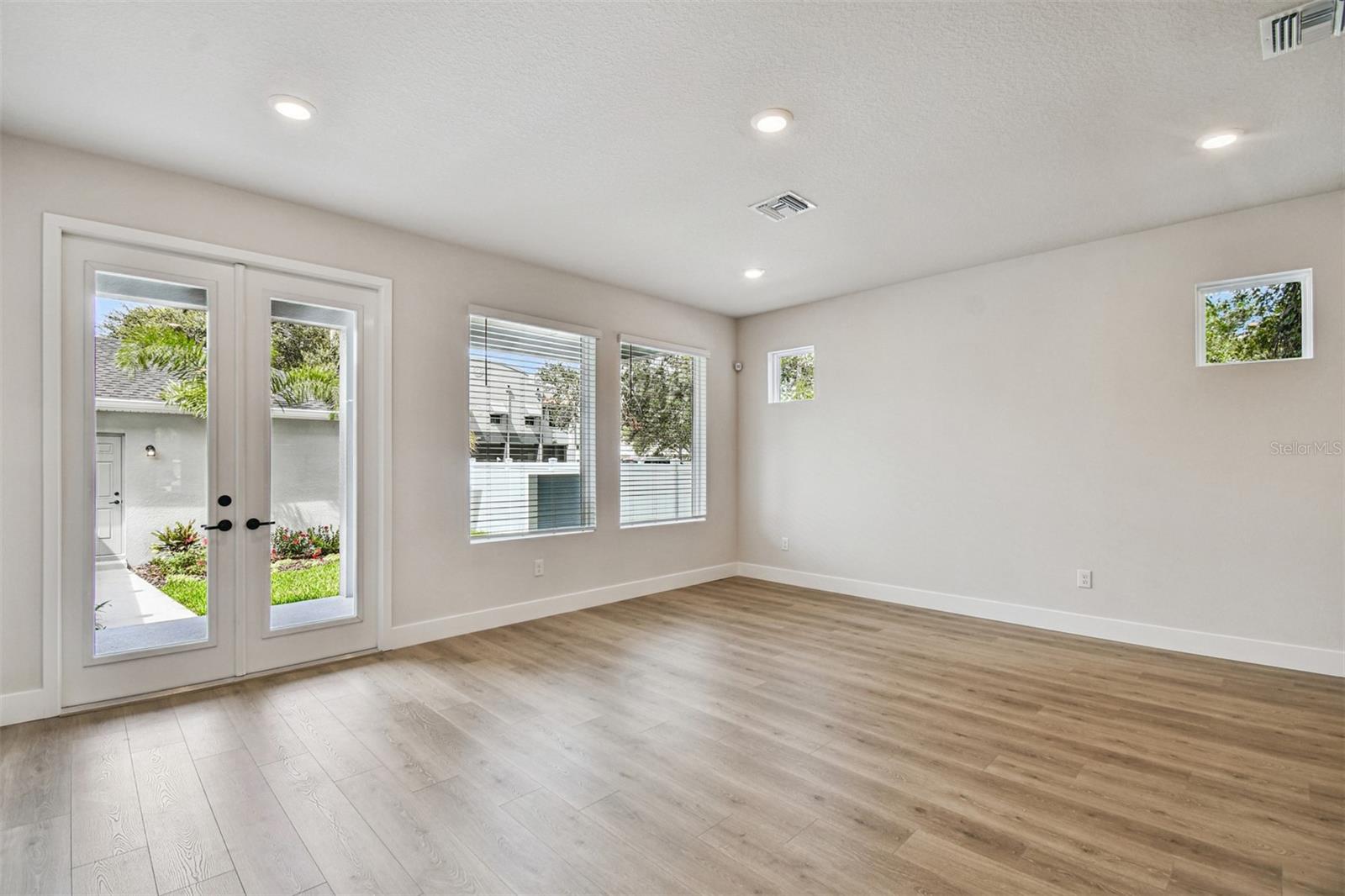 Image 14 of 42 For 406 Westland Avenue 2