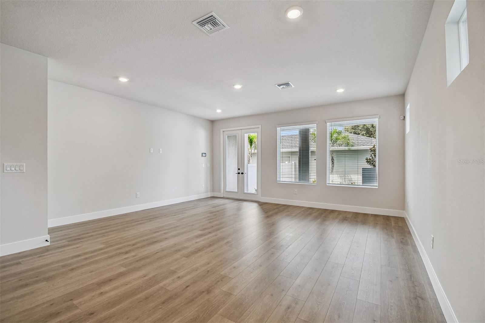 Image 16 of 42 For 406 Westland Avenue 2