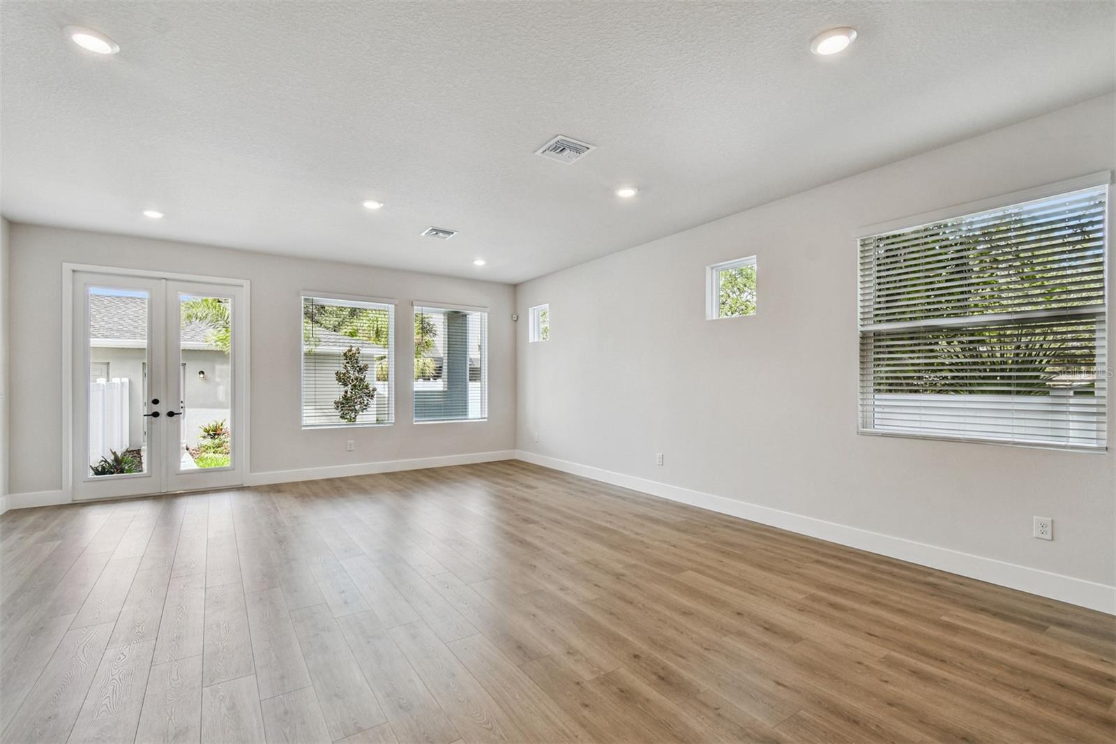 Image 17 of 42 For 406 Westland Avenue 2