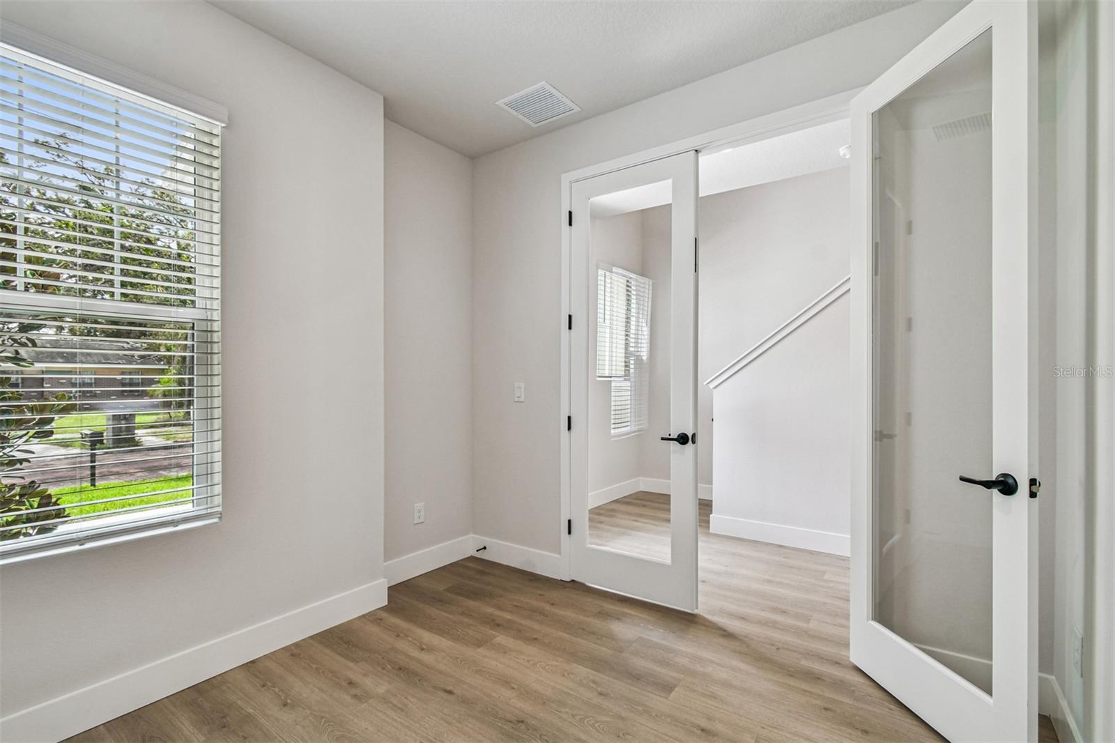 Image 20 of 42 For 406 Westland Avenue 2