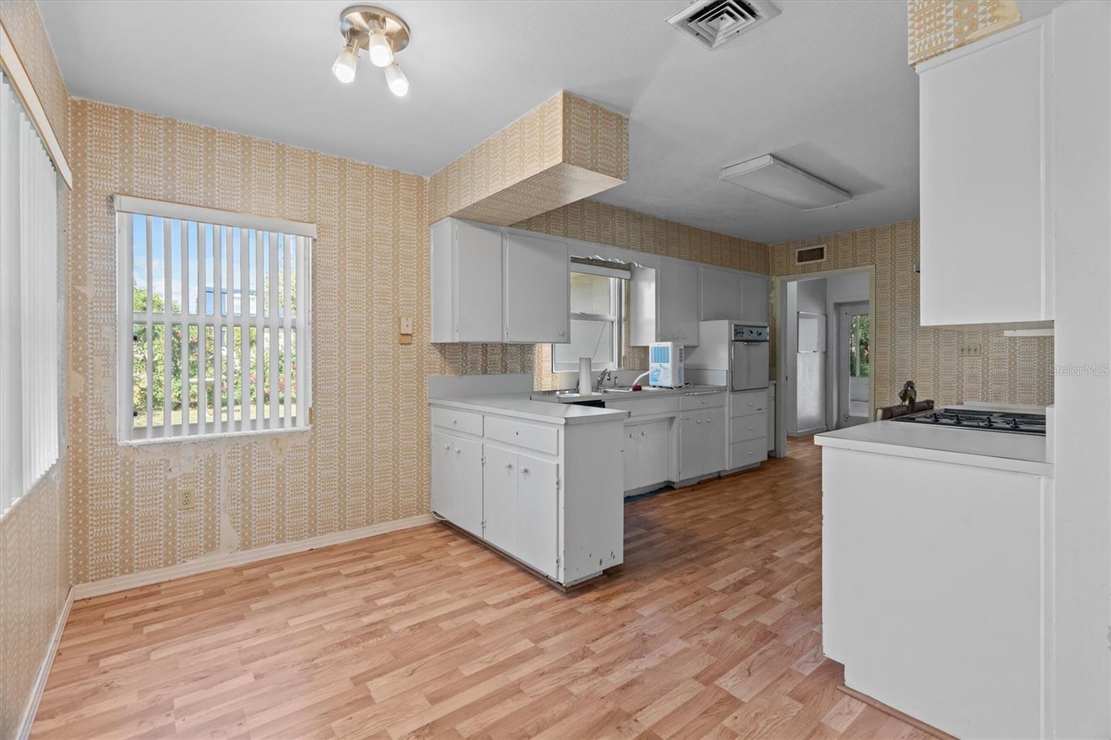 Image 9 of 33 For 225 Lake Hollingsworth Drive