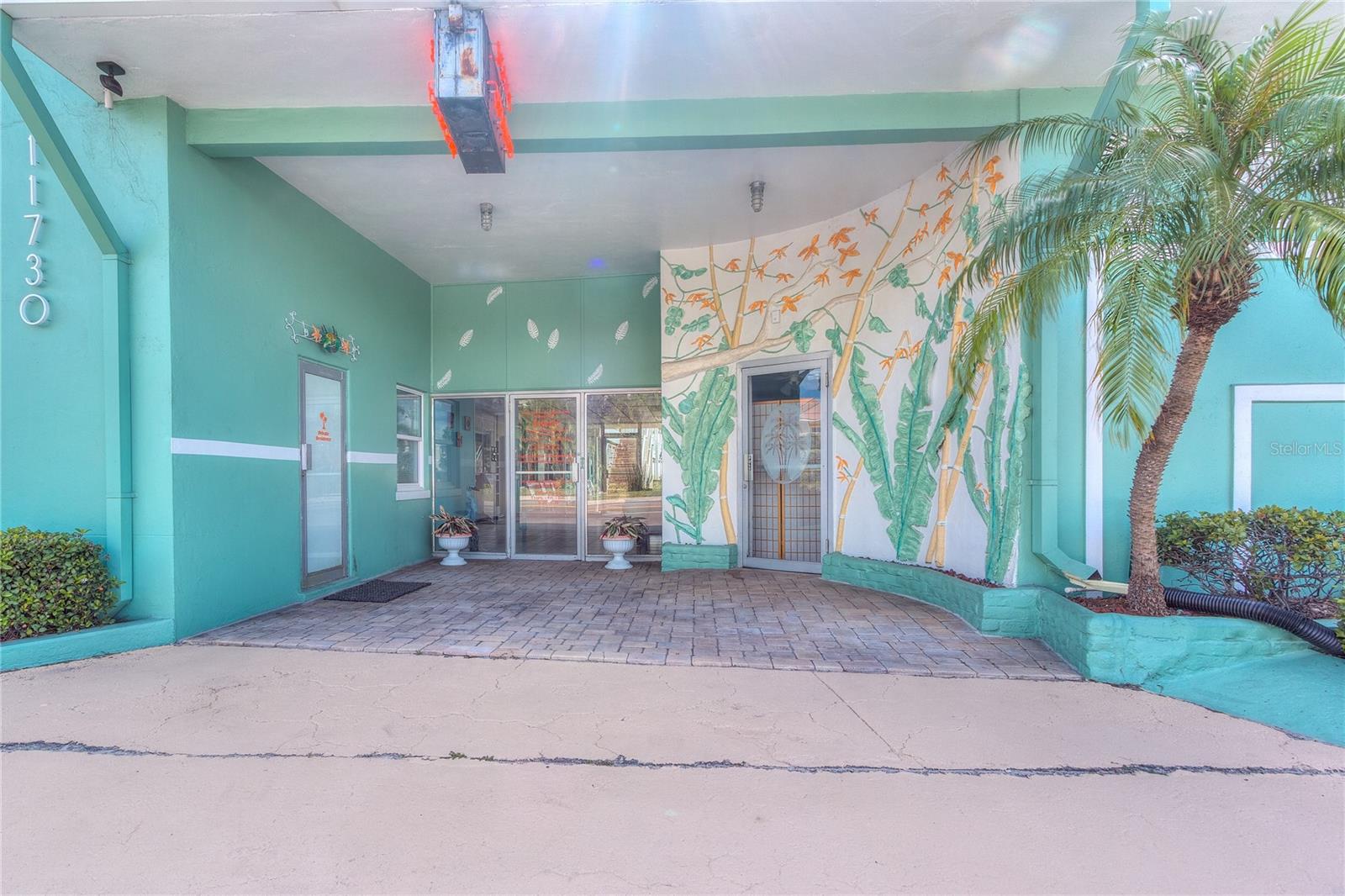 Image 10 of 21 For 11730 Gulf Boulevard 4