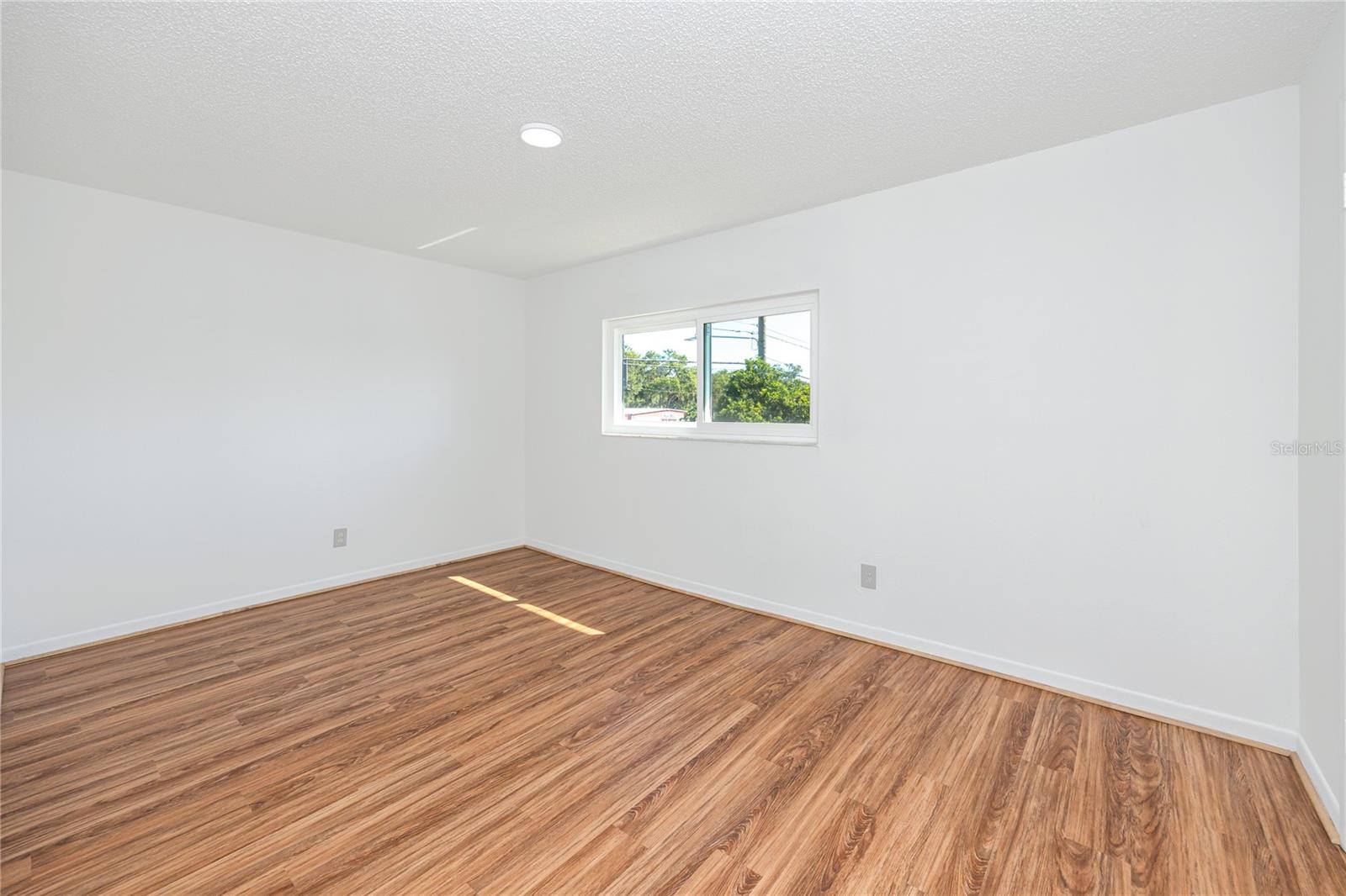 Image 12 of 34 For 501 Bay Drive 204