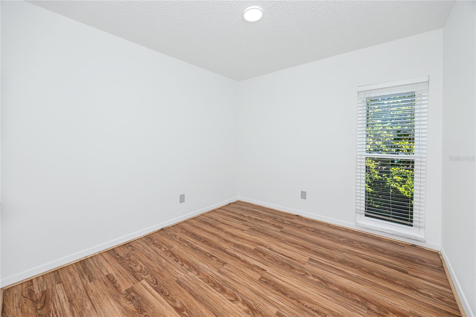 Image 17 of 34 For 501 Bay Drive 204