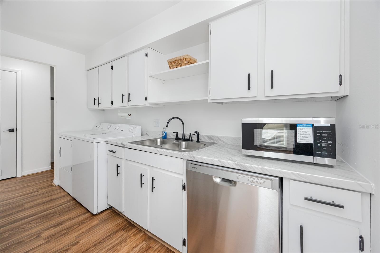 Image 2 of 34 For 501 Bay Drive 204