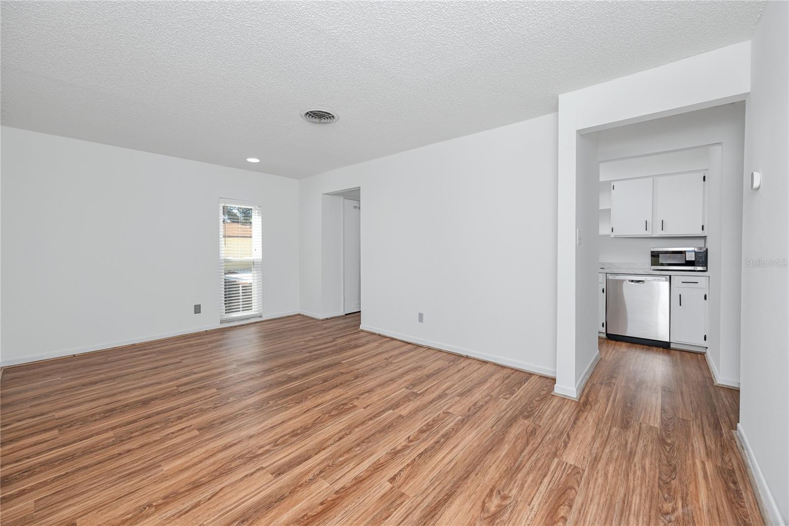 Image 9 of 34 For 501 Bay Drive 204