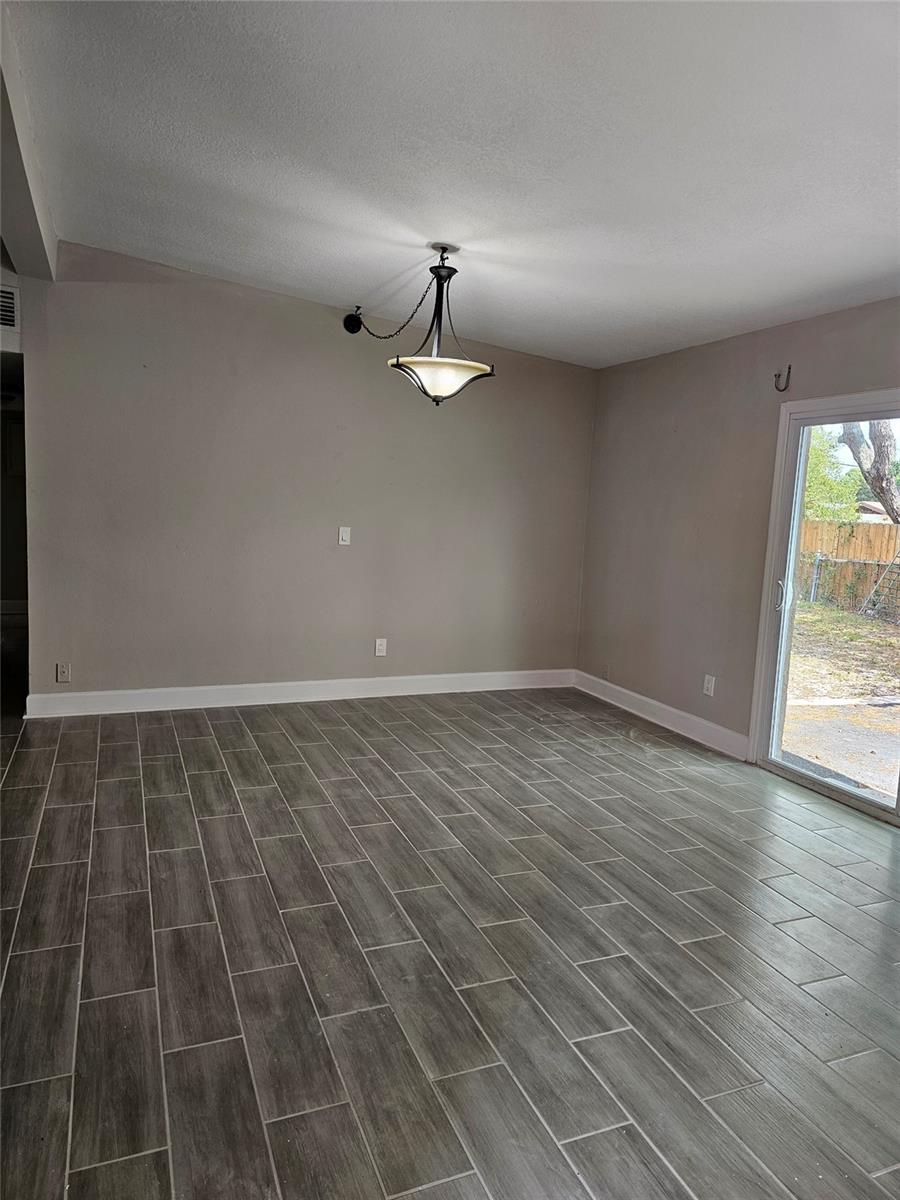 Image 11 of 20 For 1105 Teakwood Avenue
