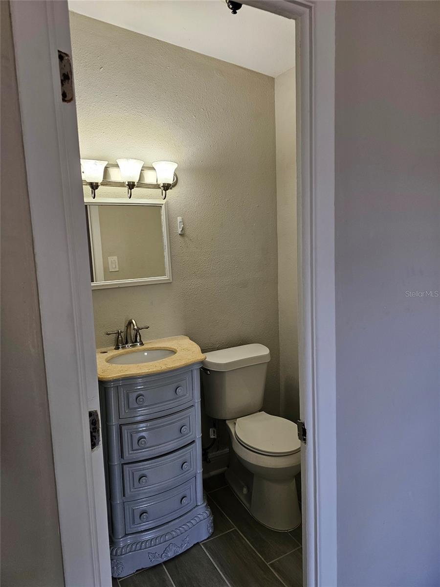 Image 2 of 20 For 1105 Teakwood Avenue