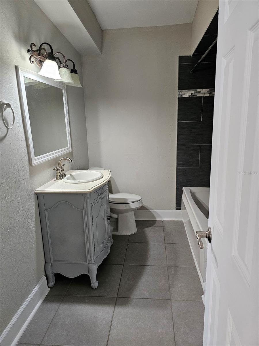 Image 4 of 20 For 1105 Teakwood Avenue