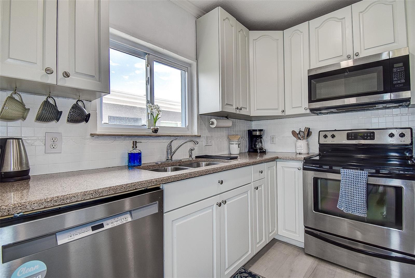 Image 12 of 34 For 11975 3rd Street E 6