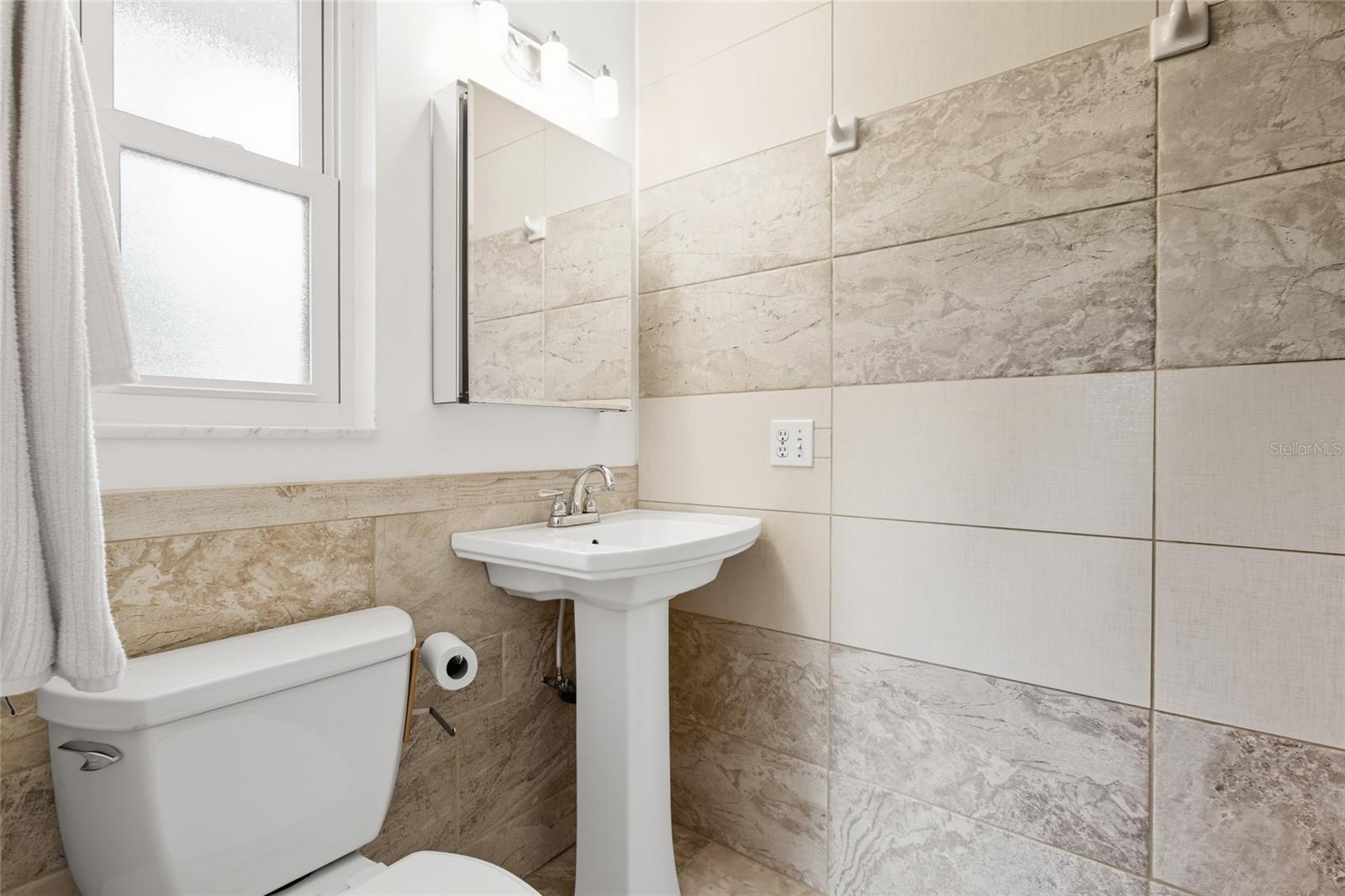 Image 53 of 79 For 4261 14th Street Ne