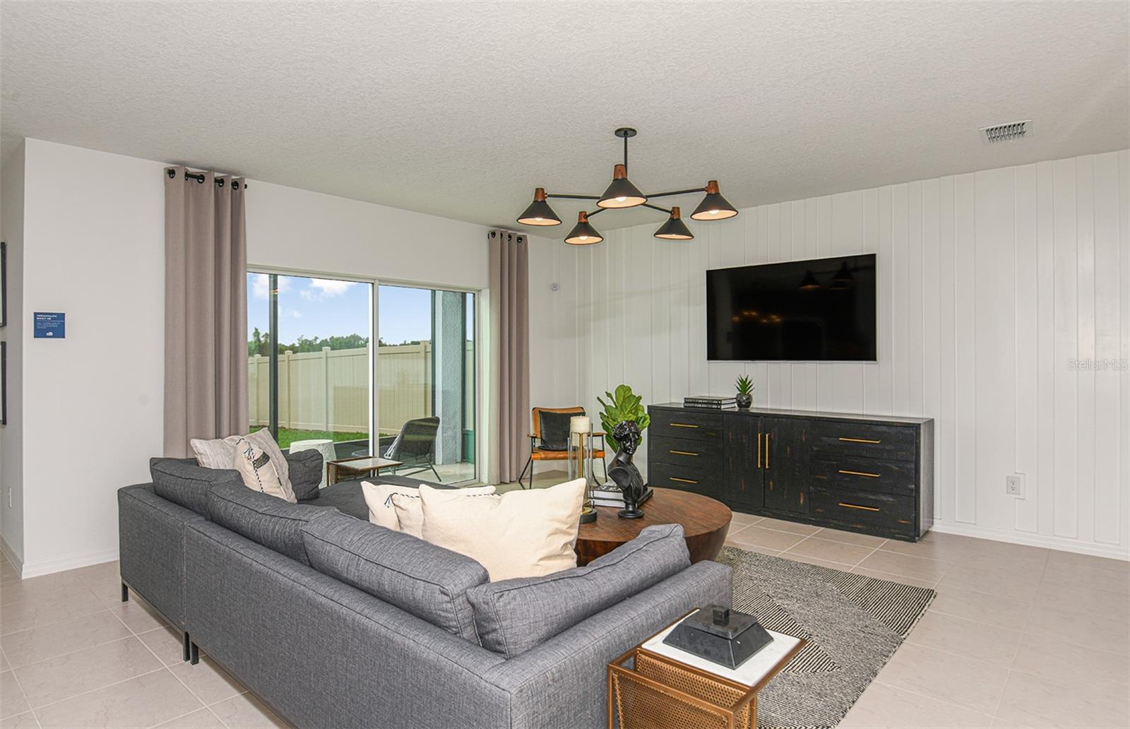 Image 7 of 32 For 1066 Silverlake Boulevard