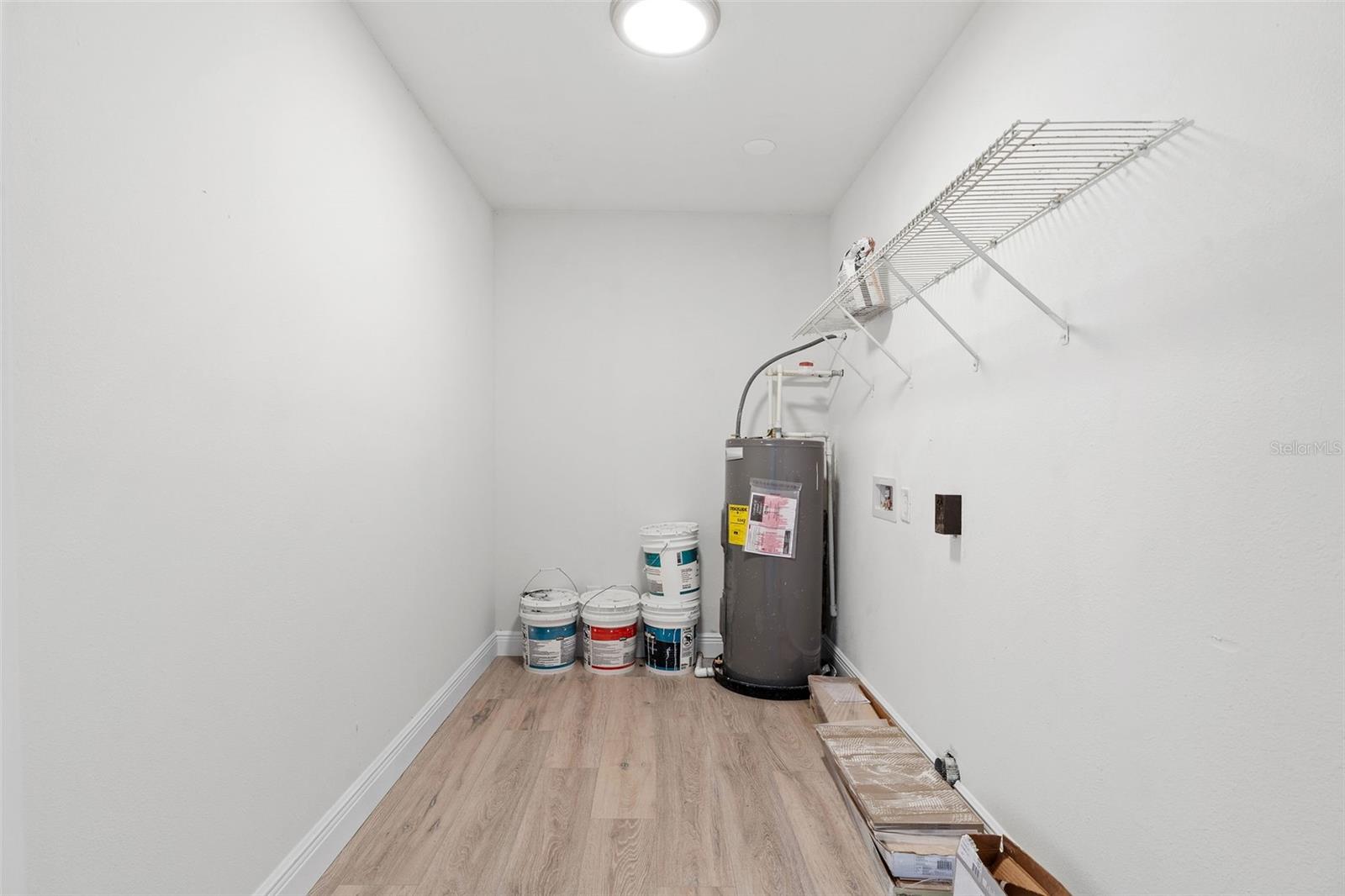 Listing photo id 20 for 5207 Burr Place