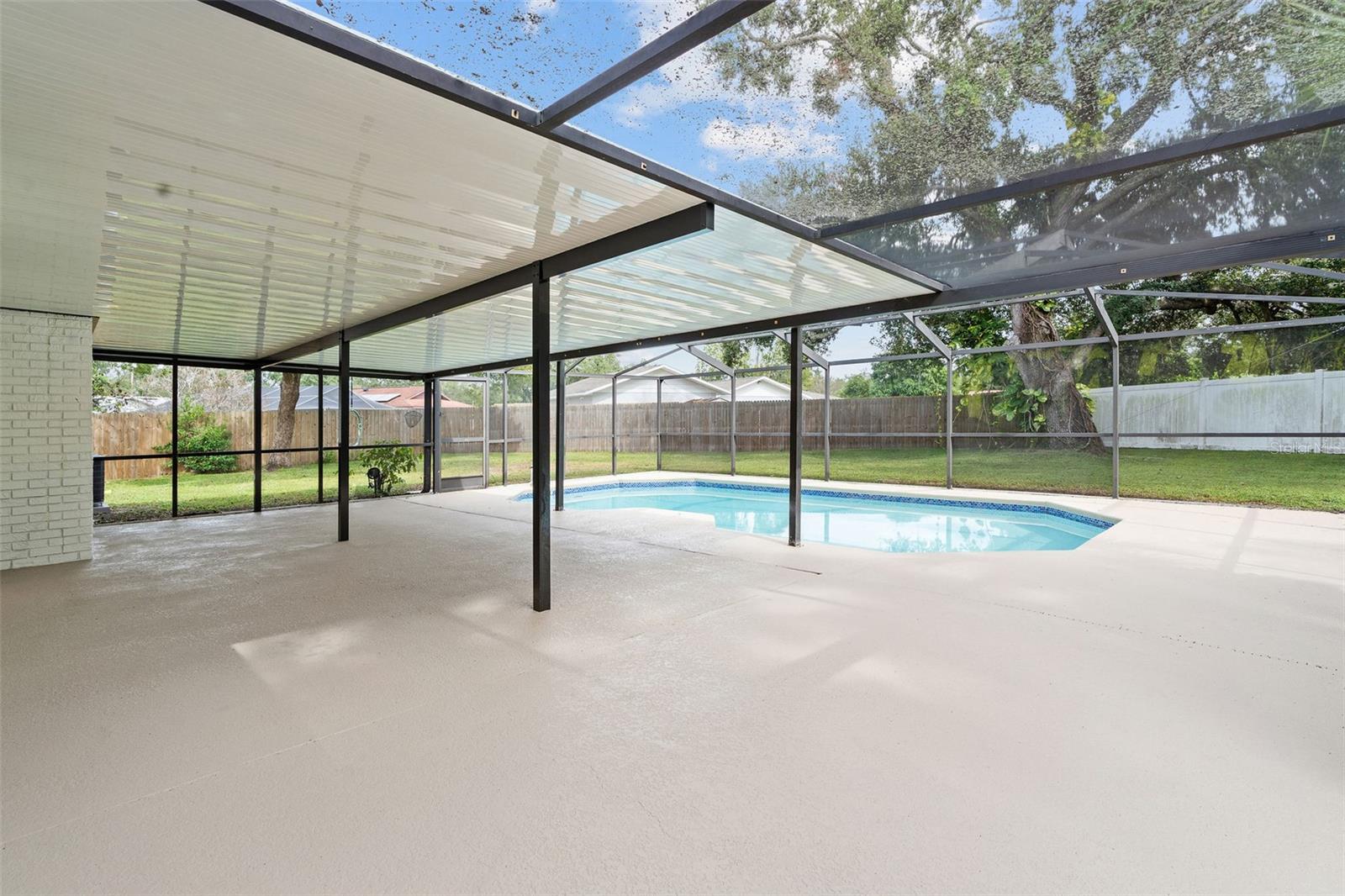 Listing photo id 24 for 5207 Burr Place
