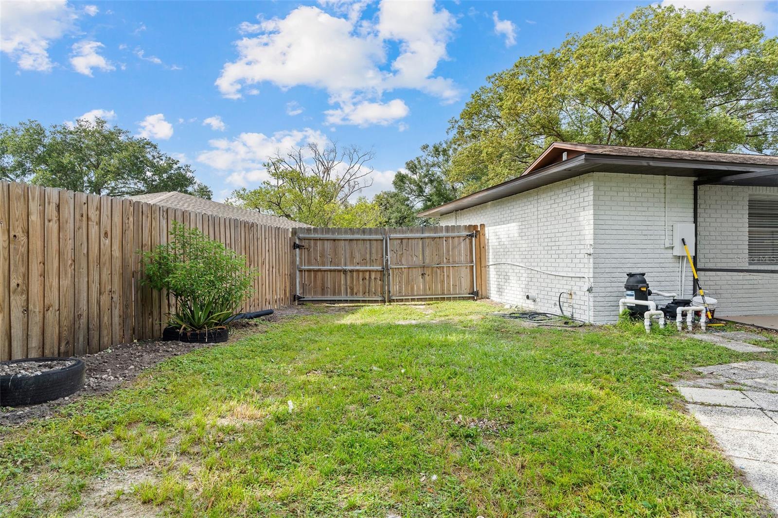 Listing photo id 29 for 5207 Burr Place