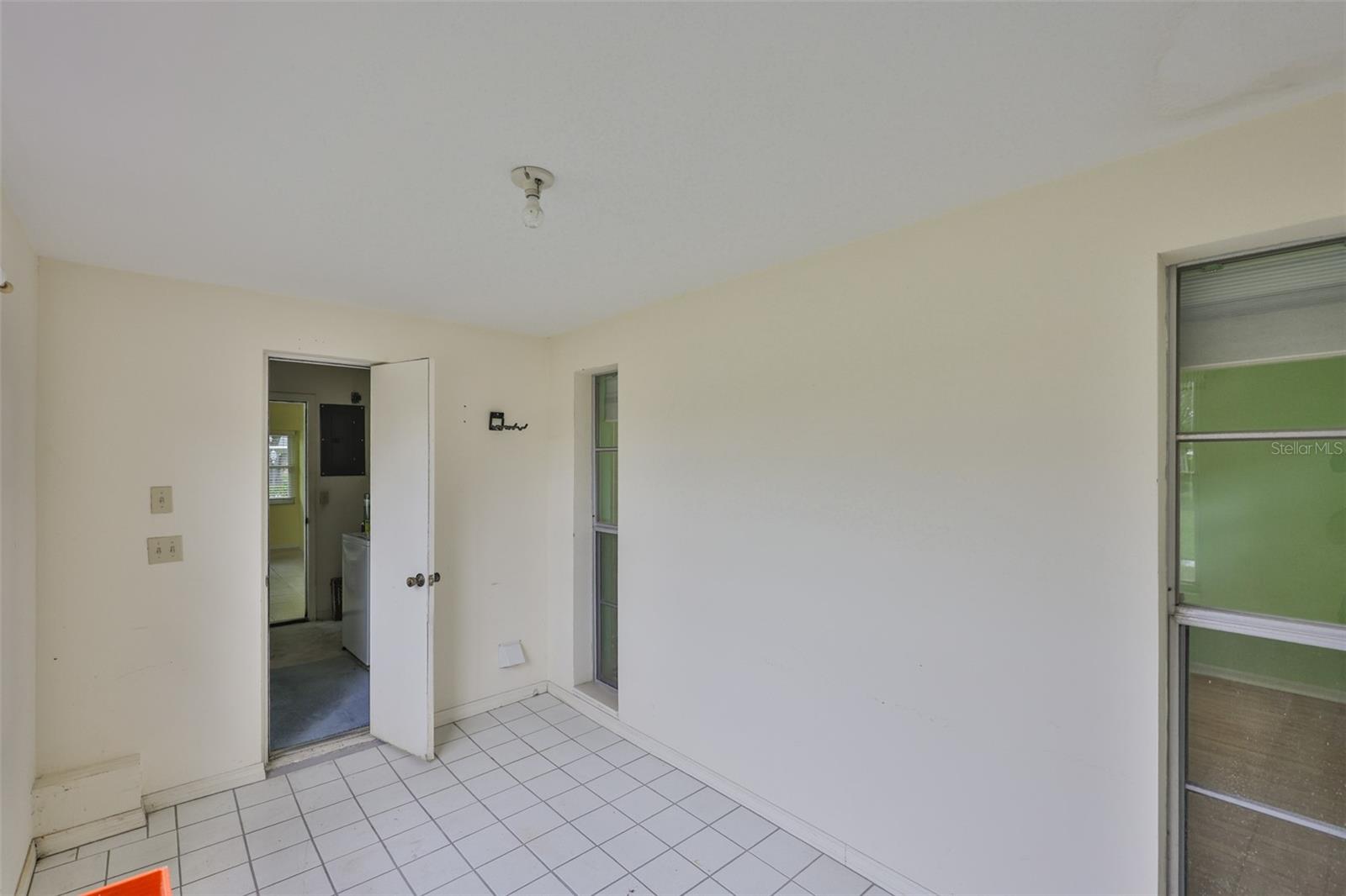 Image 22 of 49 For 1908 Canterbury Lane 20